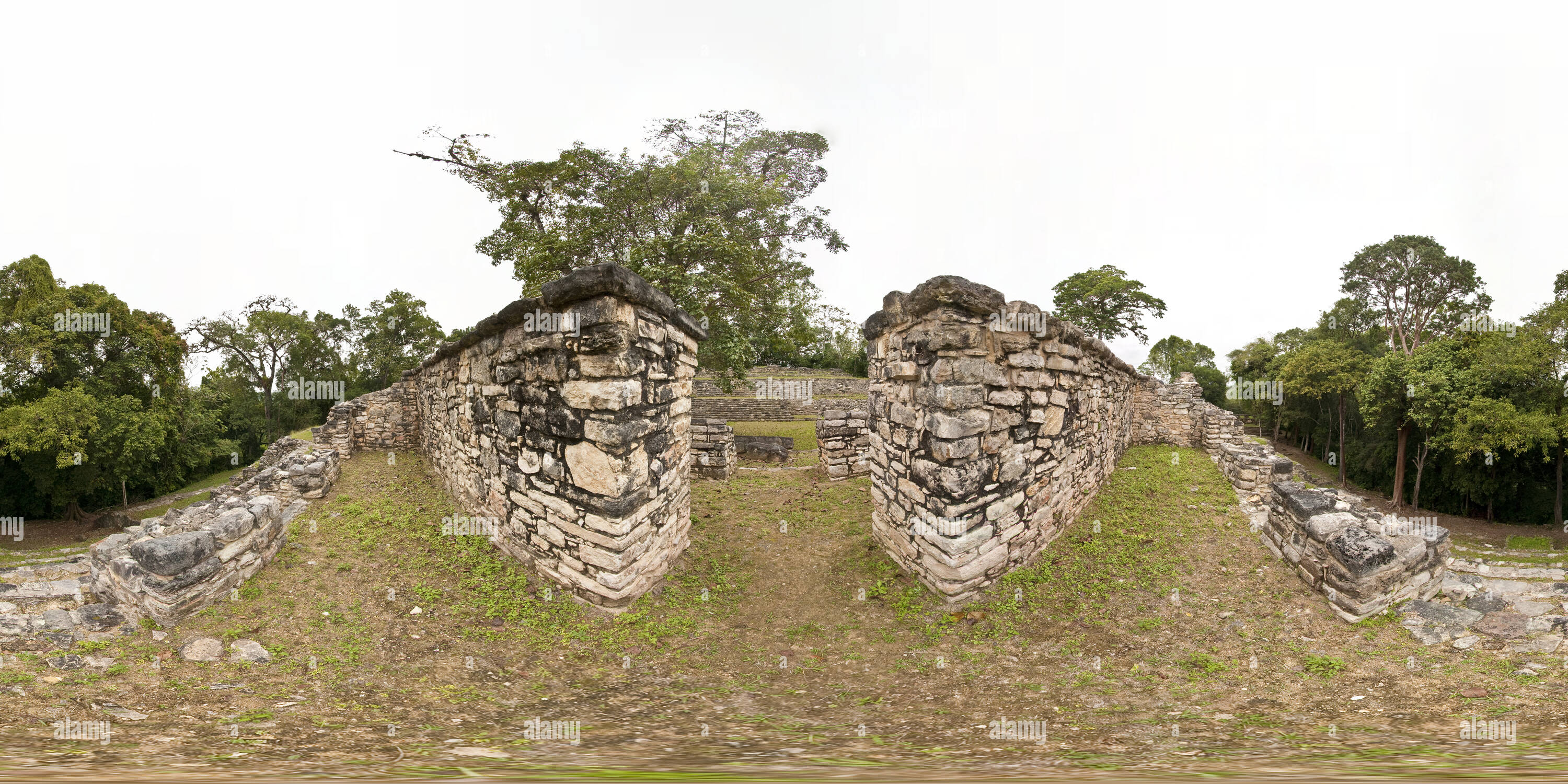 360° view of More Mayan Structures at Yaxchilan - Alamy