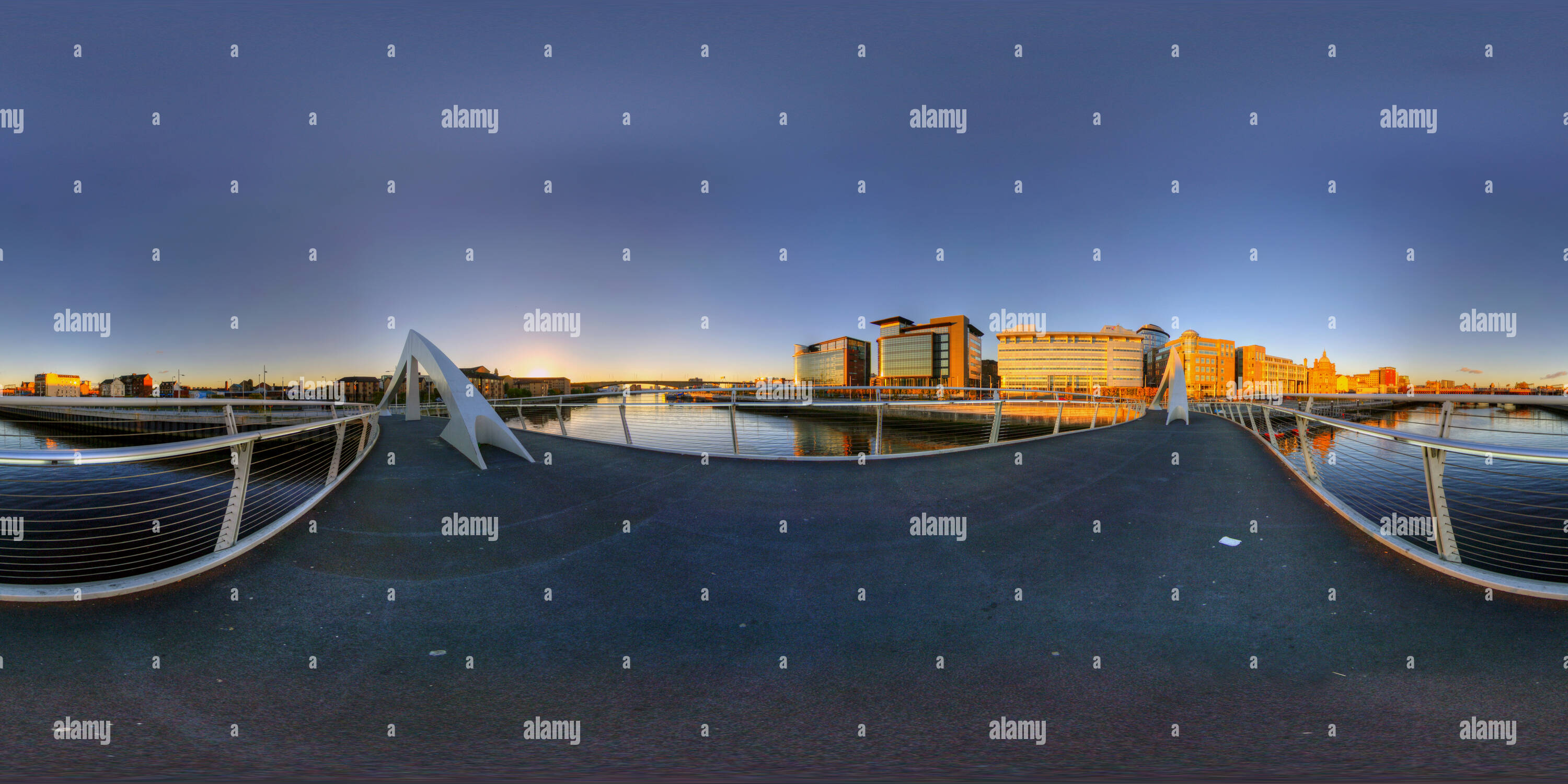 360° view of Tradeston (Squiggly) Bridge Sunset , Glasgow Alamy