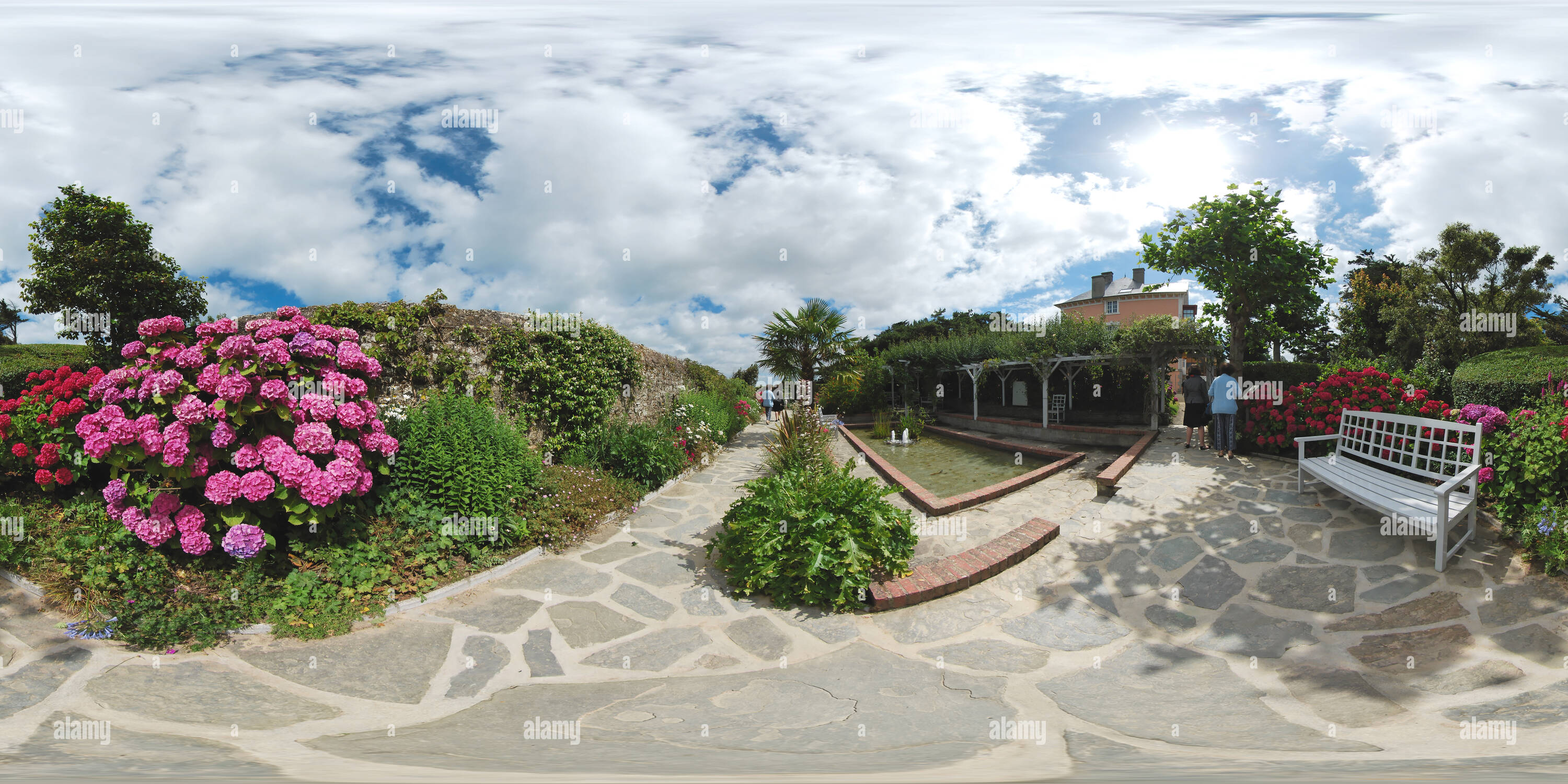 360° view of Parc fleuri de la Villa de Christian Dior - France - Alamy