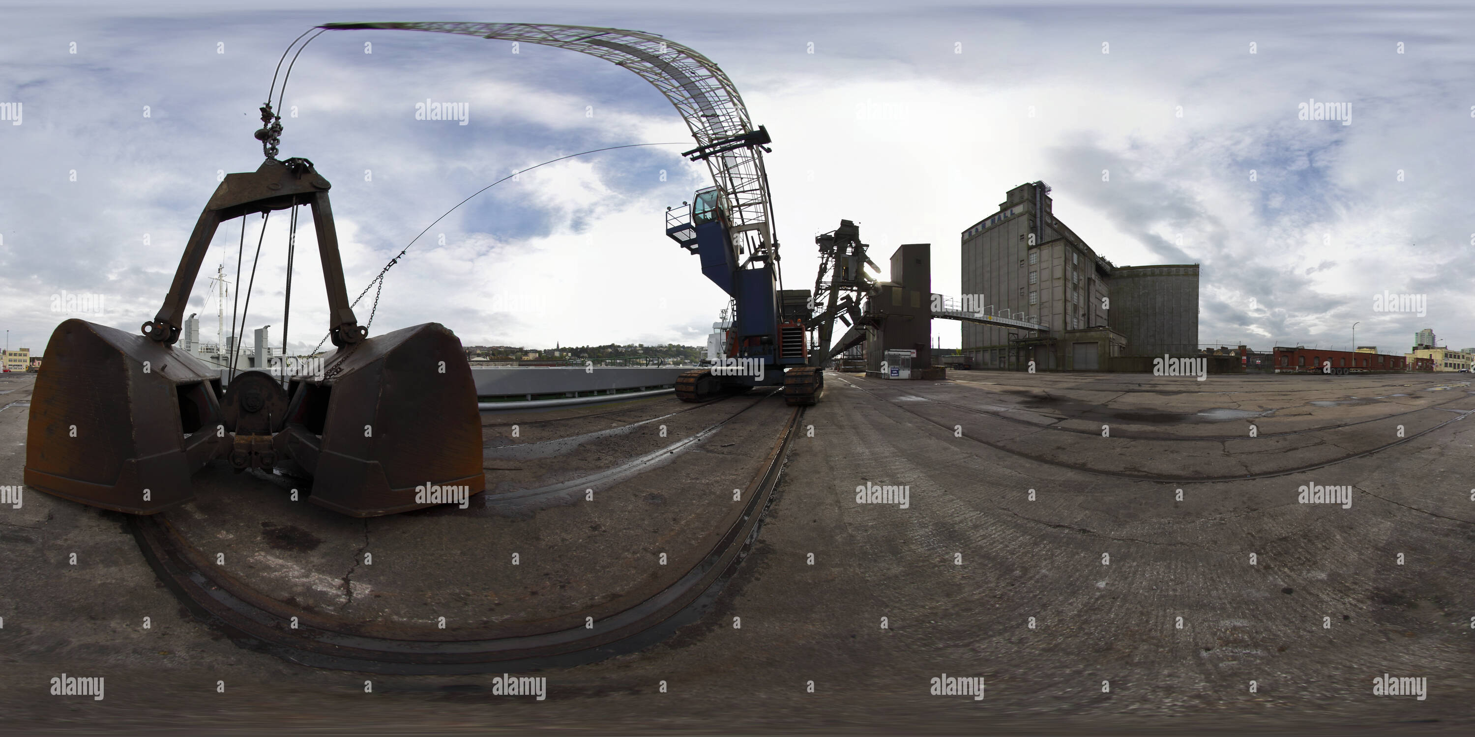 360° view of Port of Cork excavator Alamy