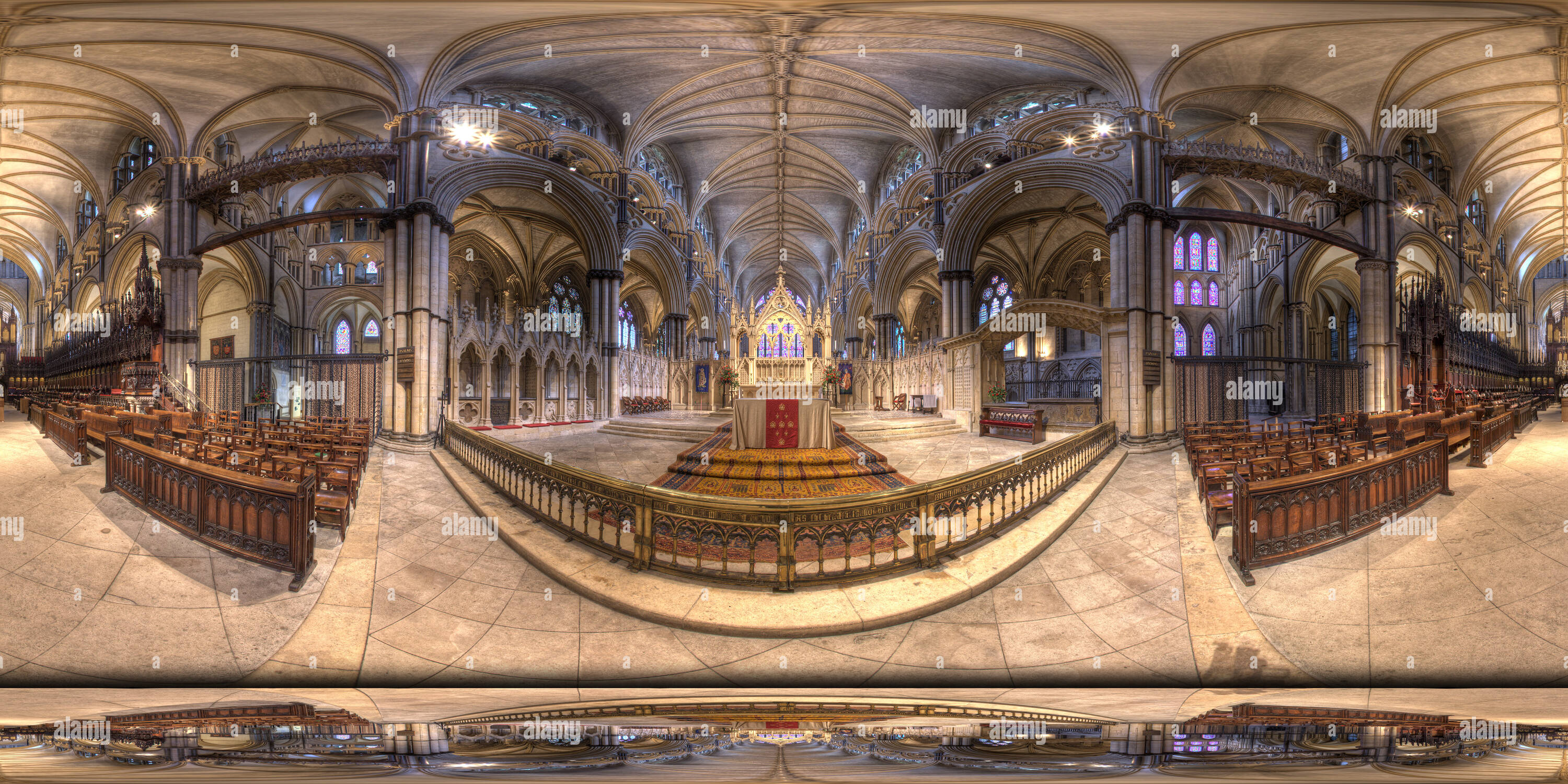 360° view of Lincoln Cathedral The High Altar Alamy