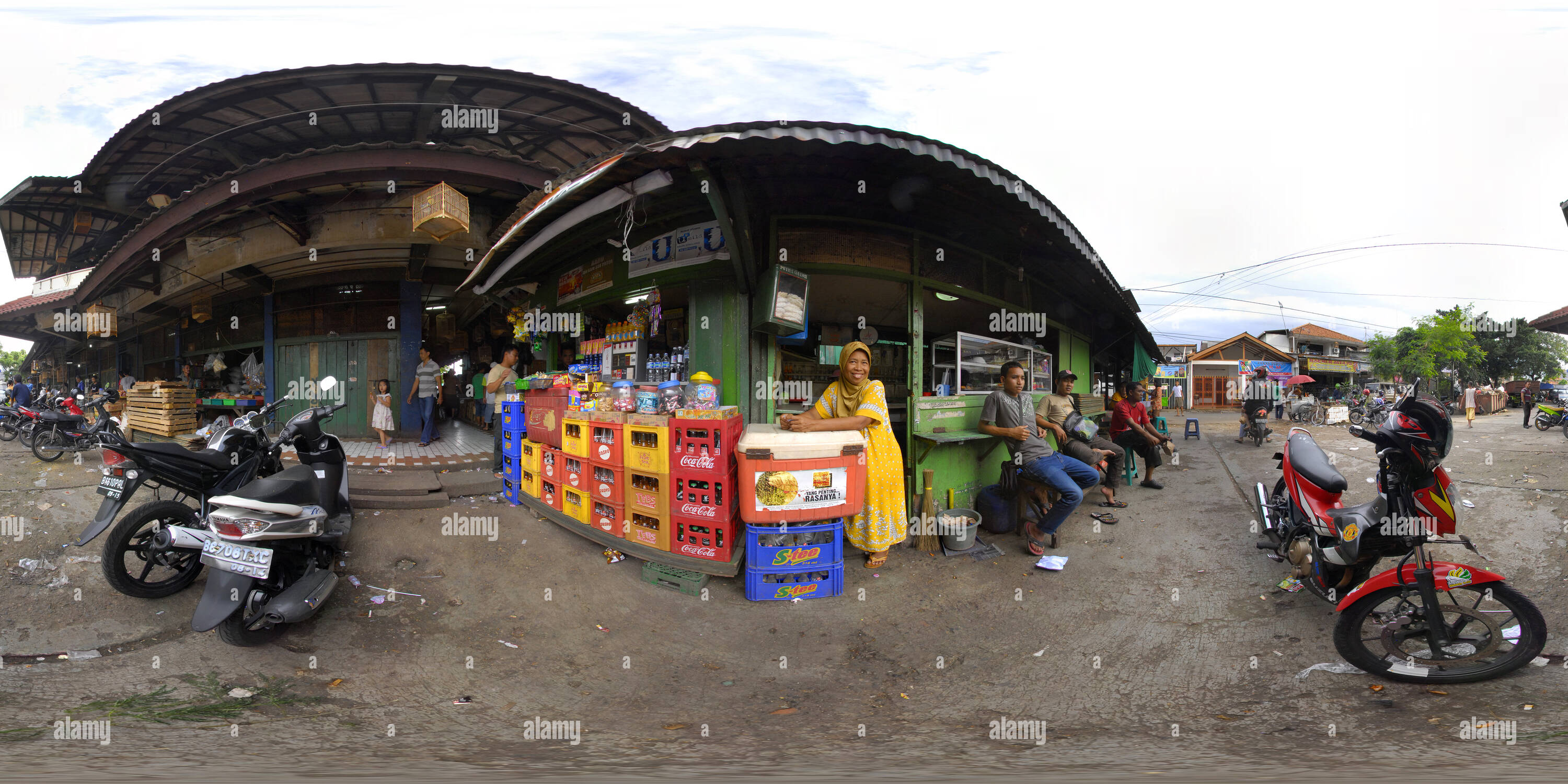 360° view of Food Stall Owner, Pasar Pramuka, bird market, Jakarta Alamy