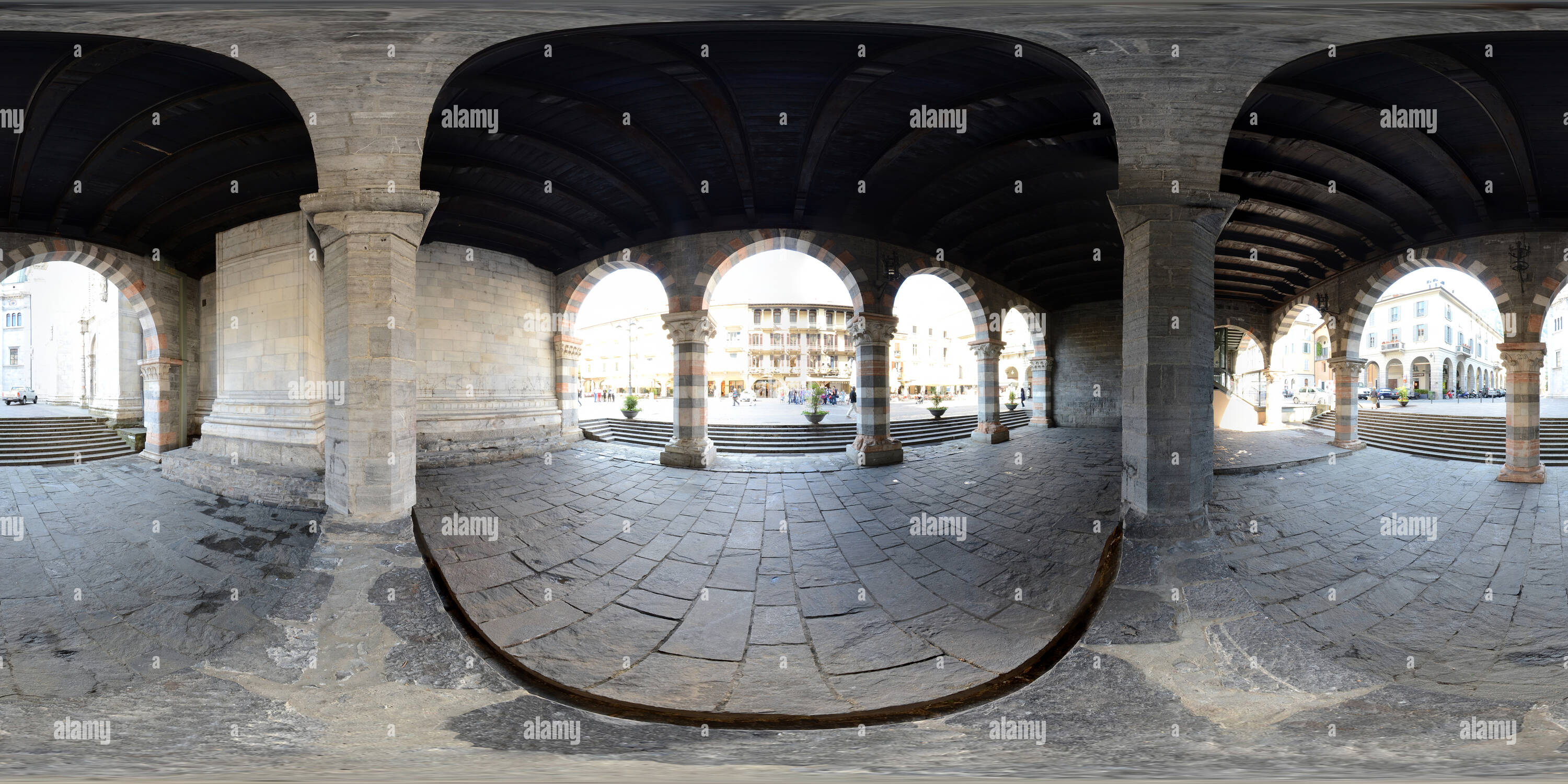 360 degree panoramic view of Portici Broletto - Como