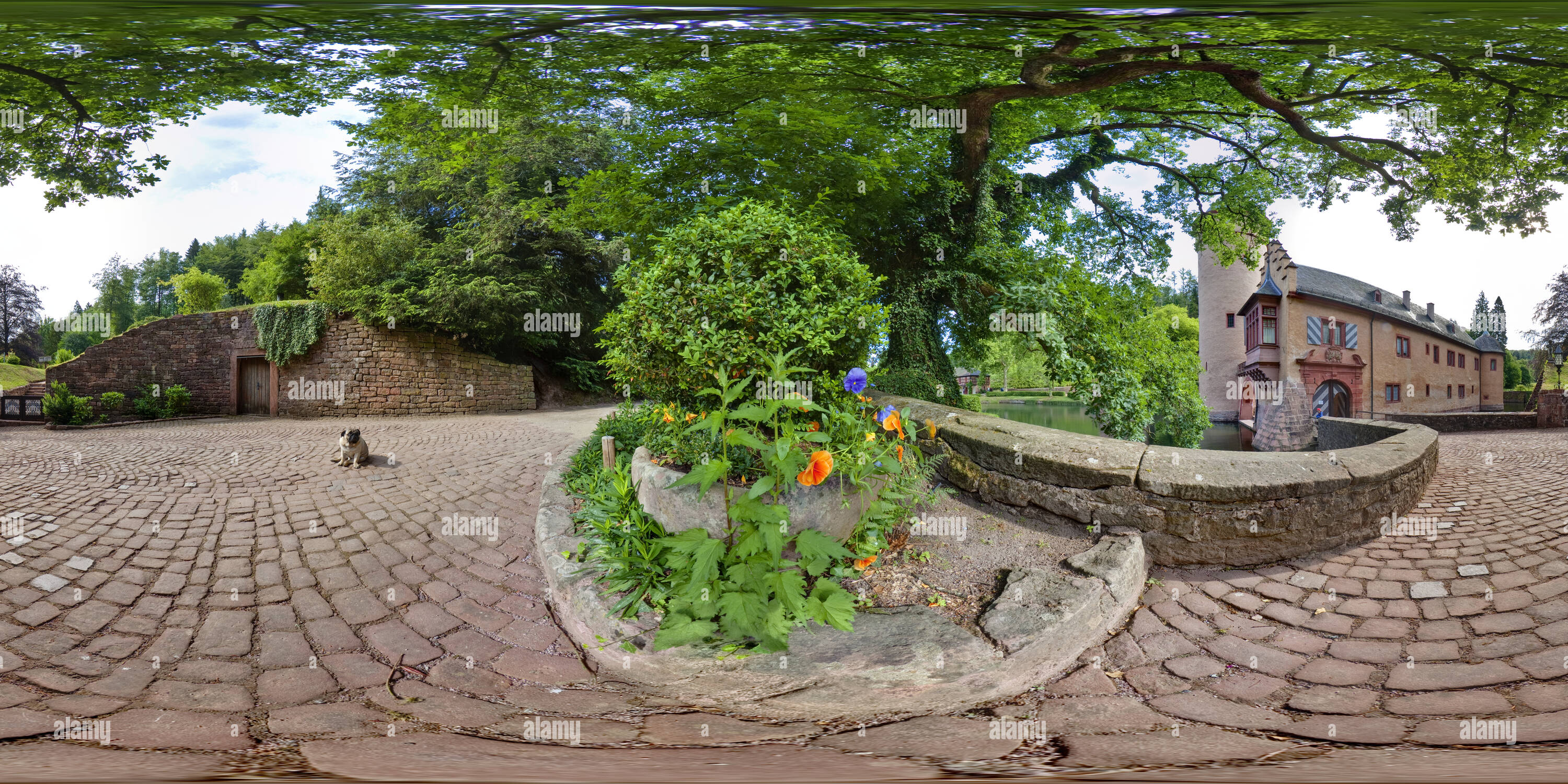 360 degree panoramic view of Mespelbrunn vor dem Schloss