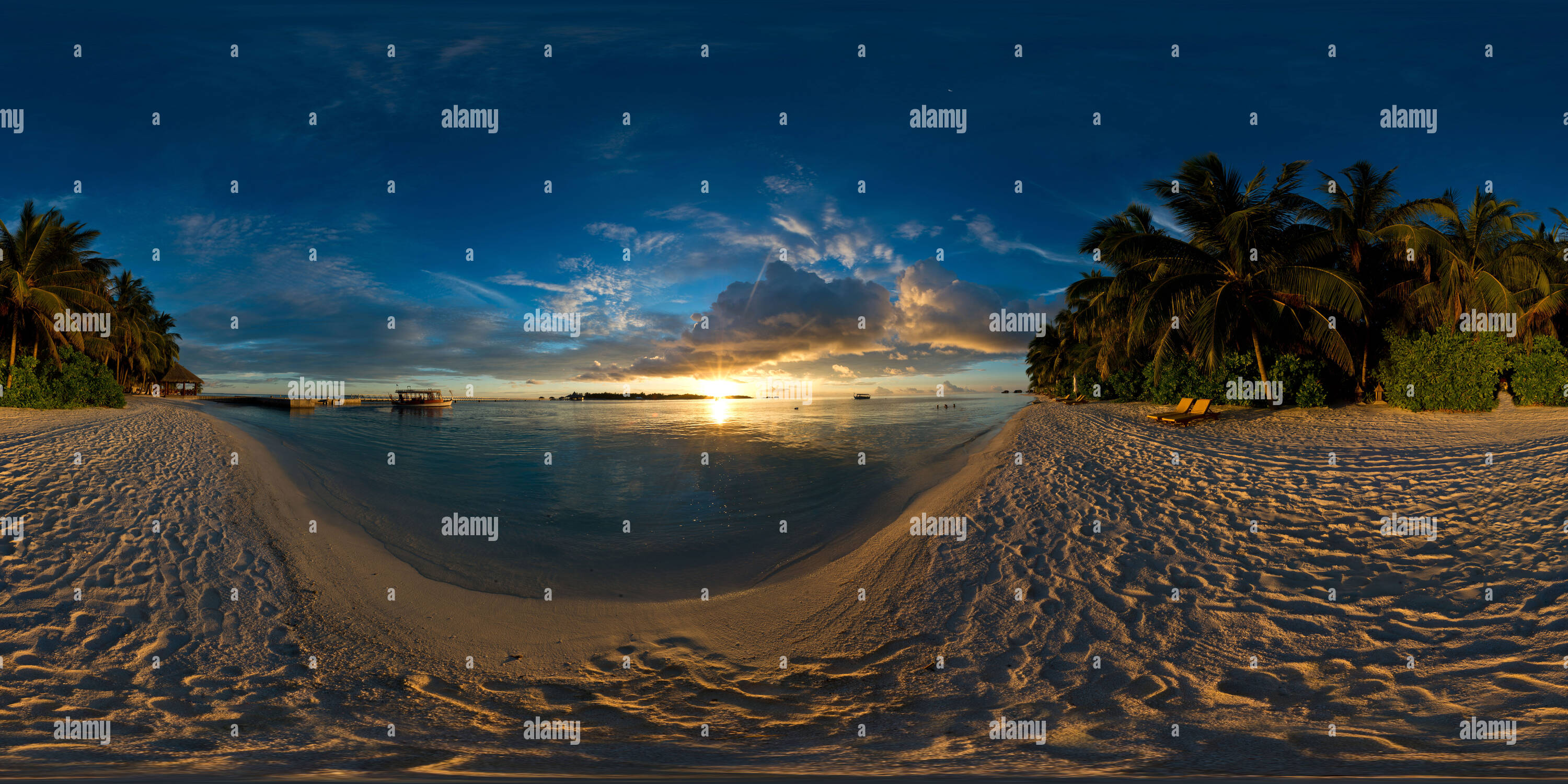 360° view of Sunset in the Maldives - Alamy