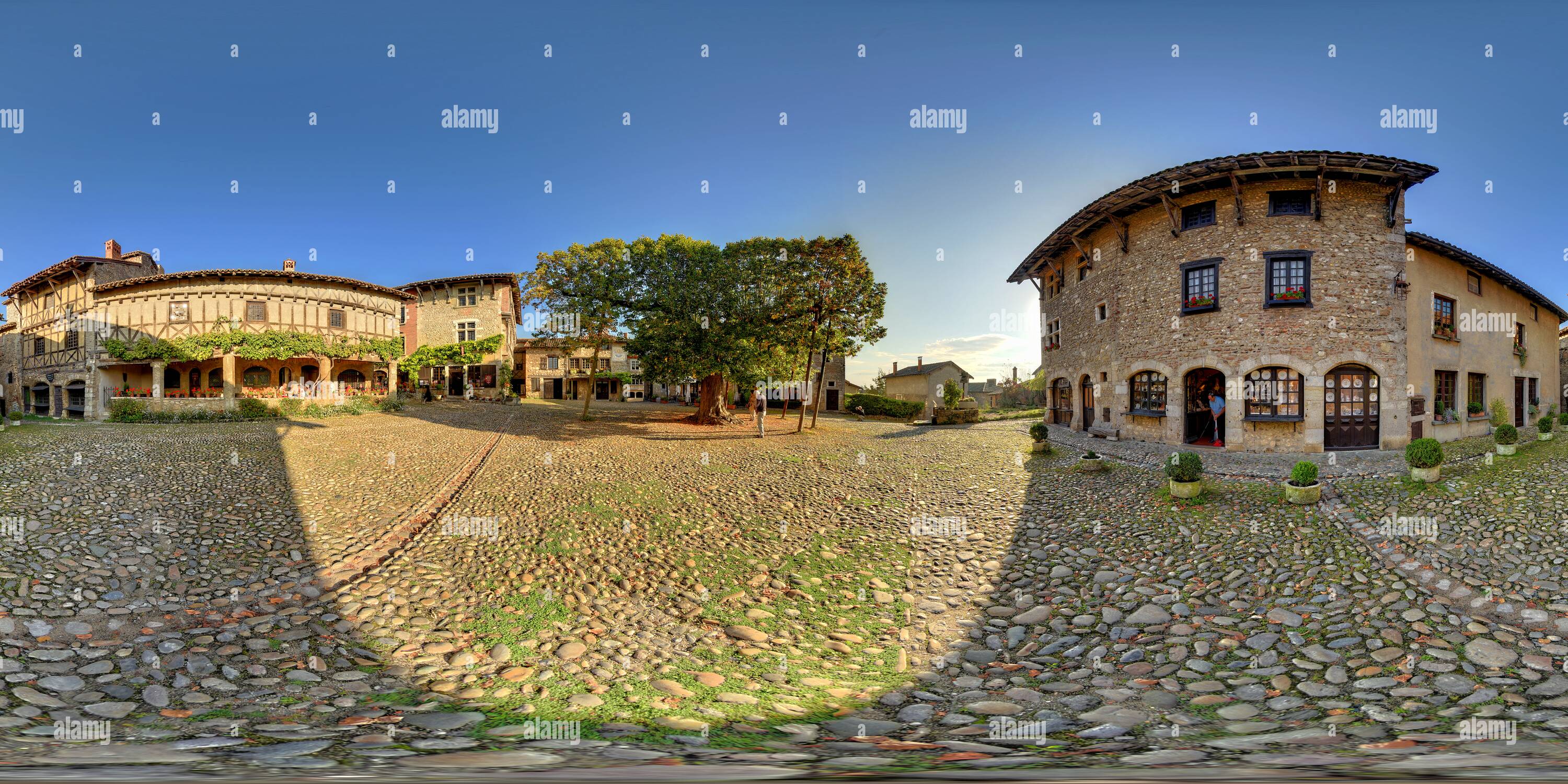 360° view of Pérouges Village Médiéval place de la Halle Rhône-Alpes ...