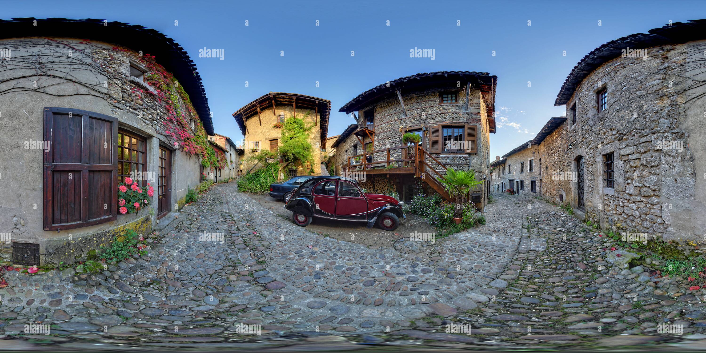 360° view of Pérouges Village Médiéval rue des Rondes 2758 - Alamy