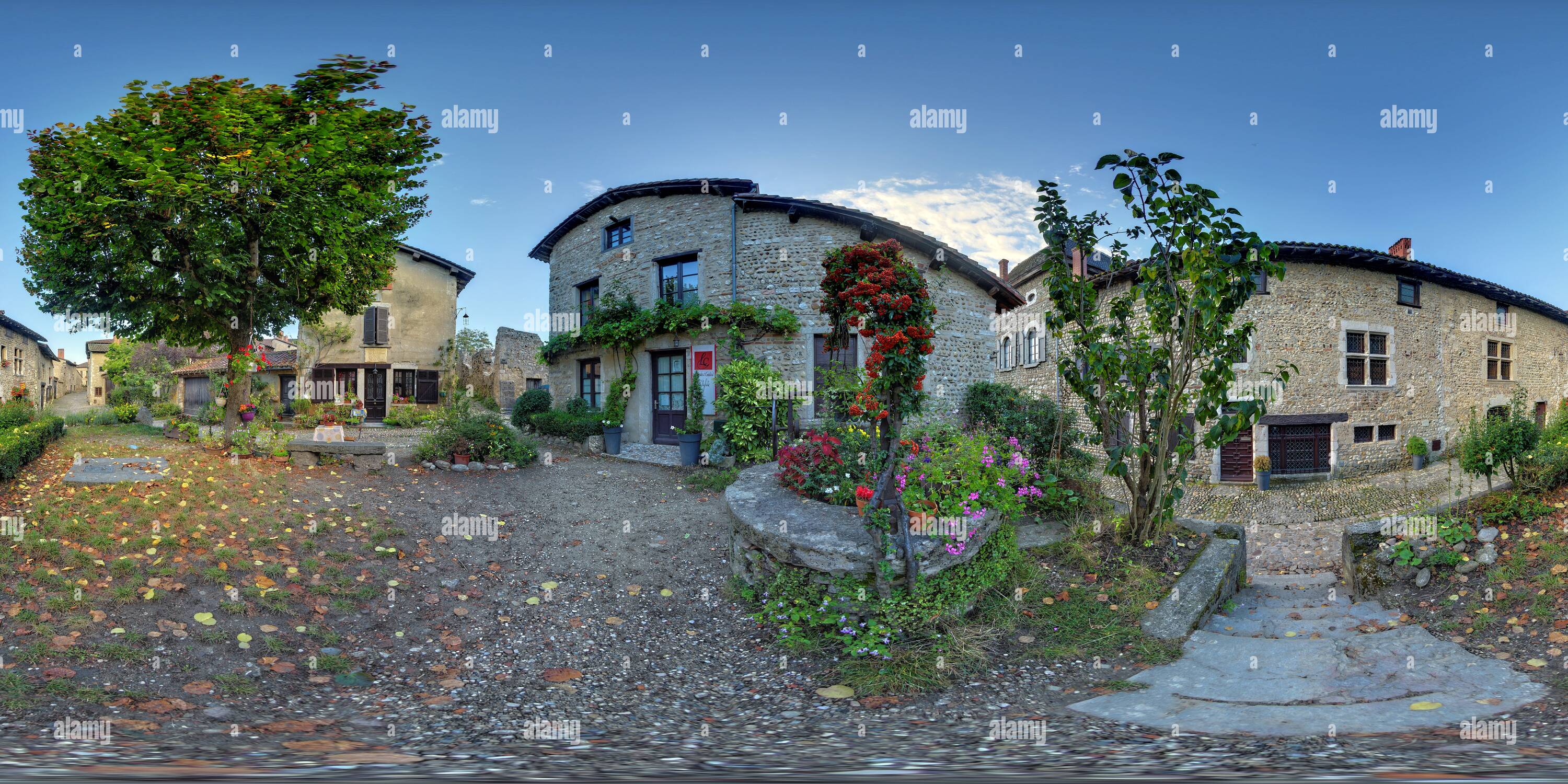 360° view of Pérouges Village Médiéval rue des Rondes 2693 - Alamy