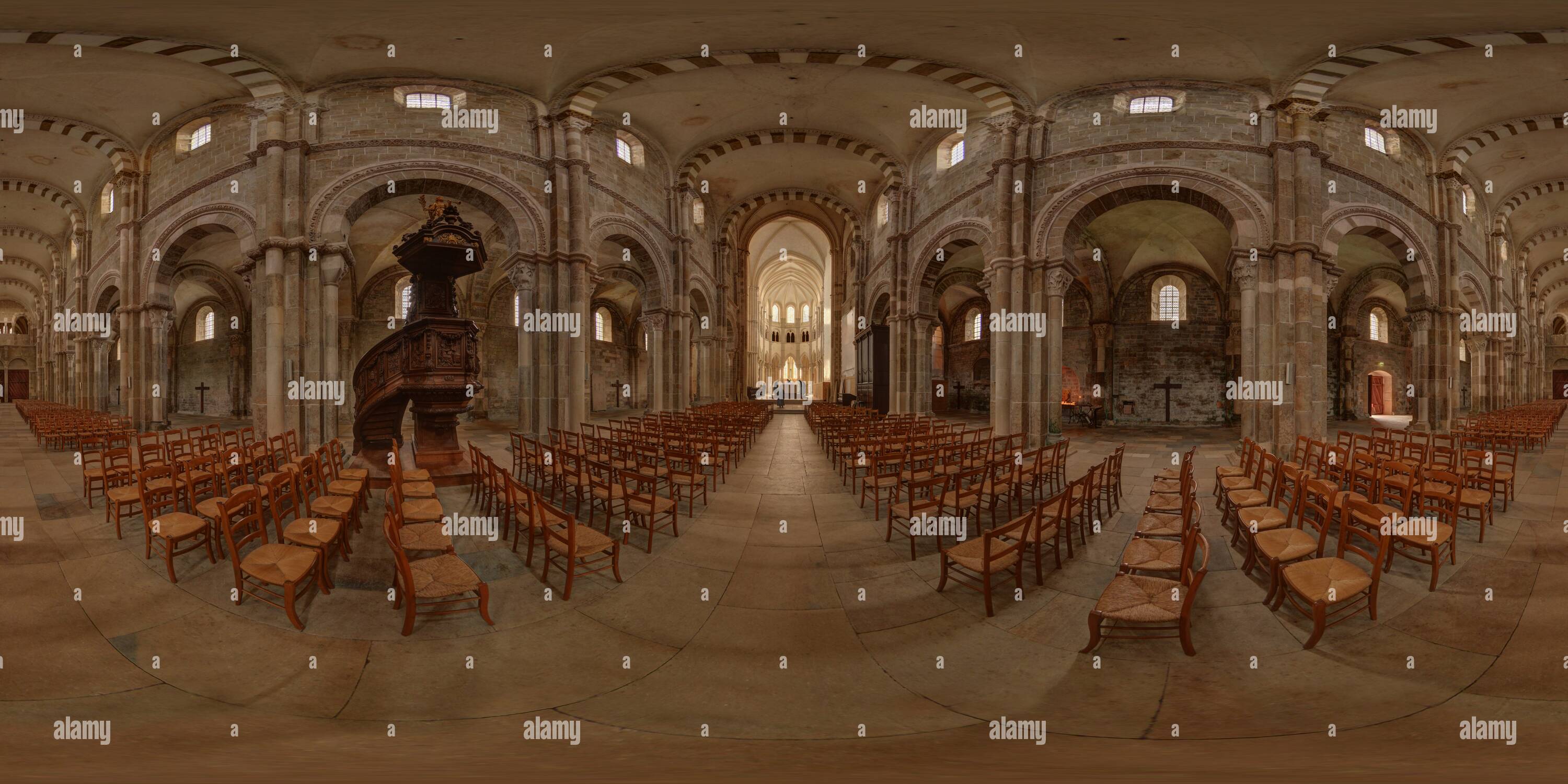 360 degree panoramic view of Sainte Marie-Madeleine, La Basilique De Vezelay, Yonne, Bourgogne Franche Comte 2104