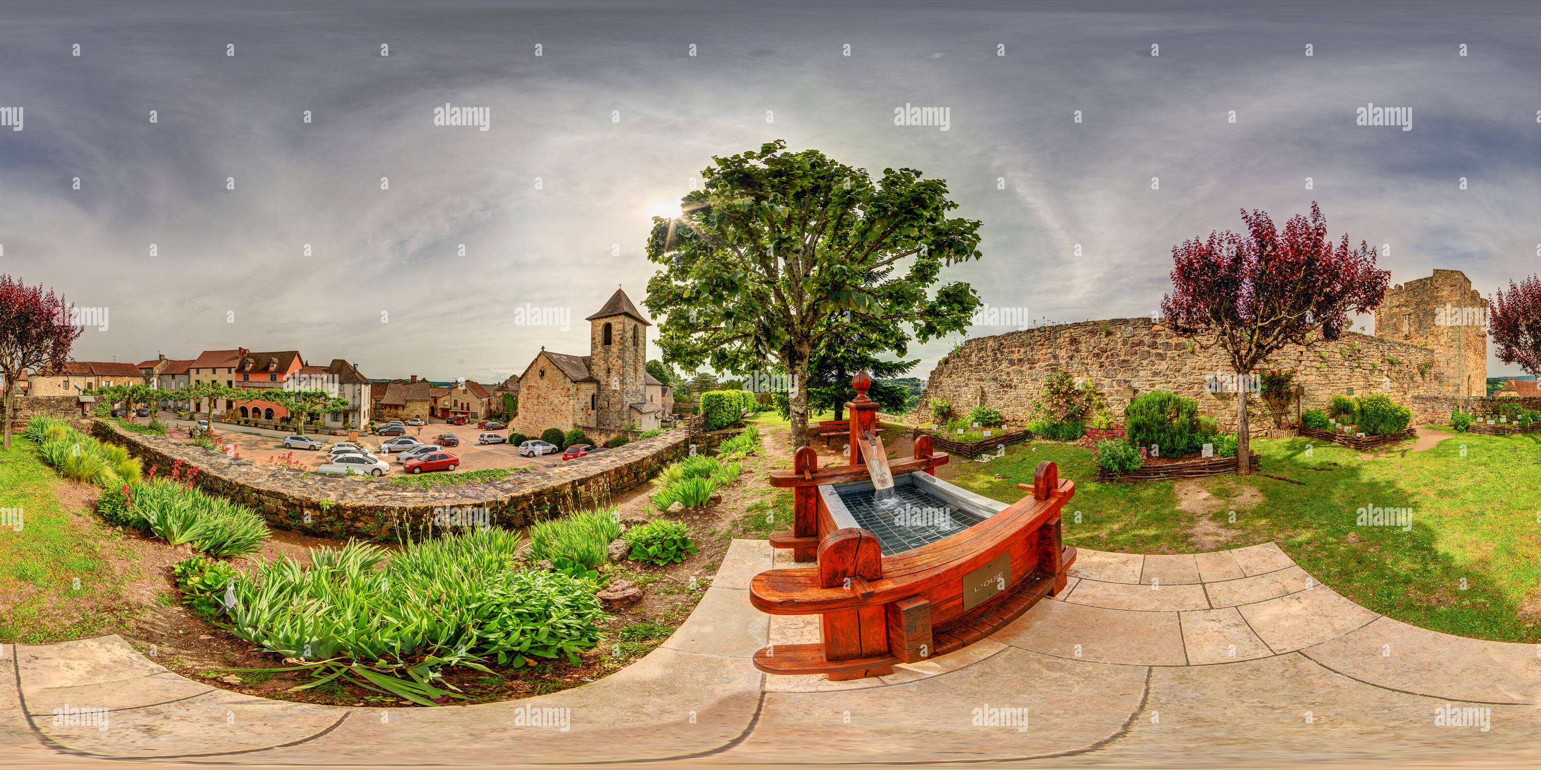360 degree panoramic view of Capdenac-le-Haut, the Garden of the Five Senses, ramparts, donjon 8748