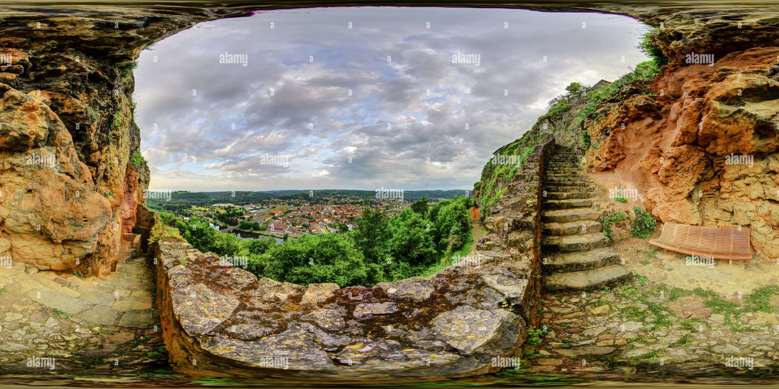 360 degree panoramic view of Capdenac-le-Haut, 100 steps to the Roman spring, view to Capdenac-gare 9070