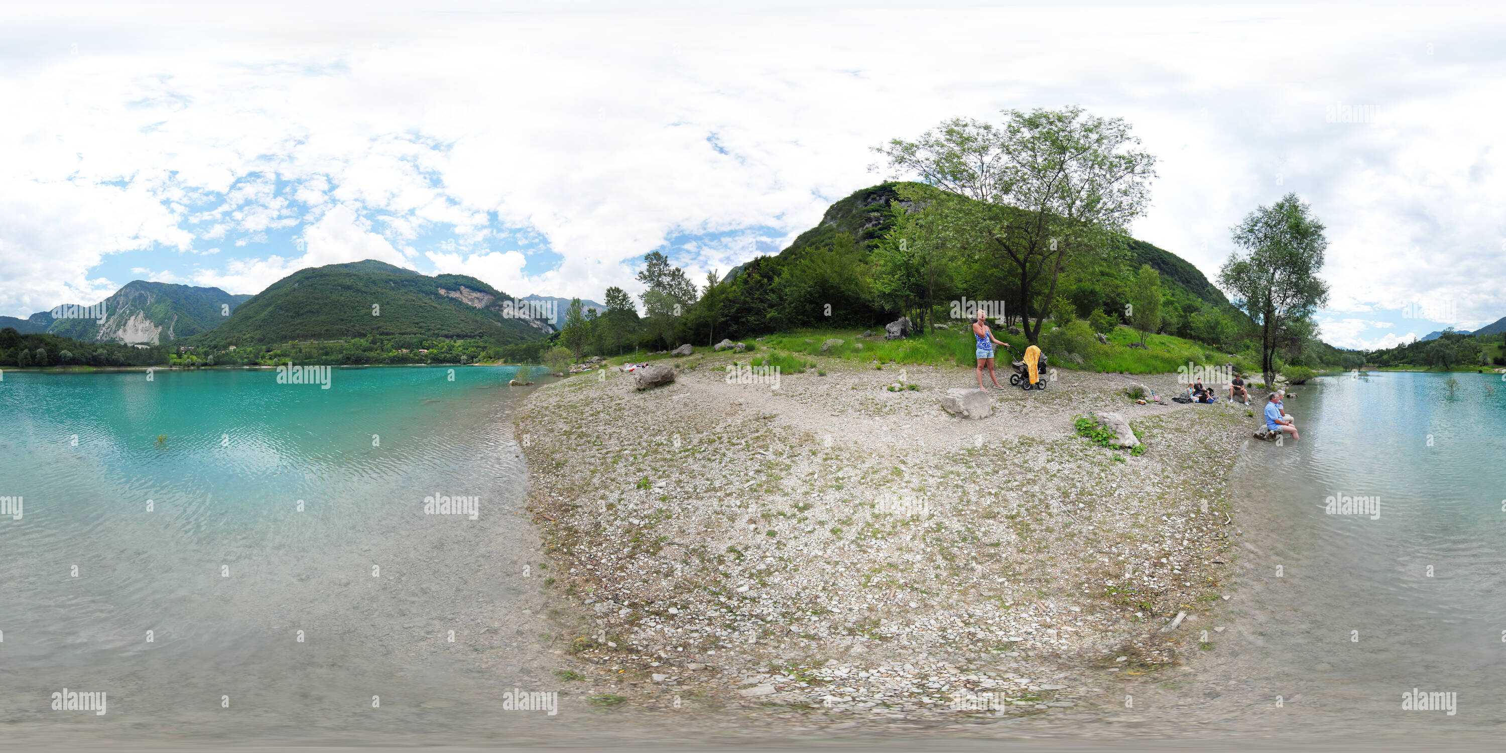 Lago di tenno trentino sea lake lago azzuro sudtriol hi-res stock ...