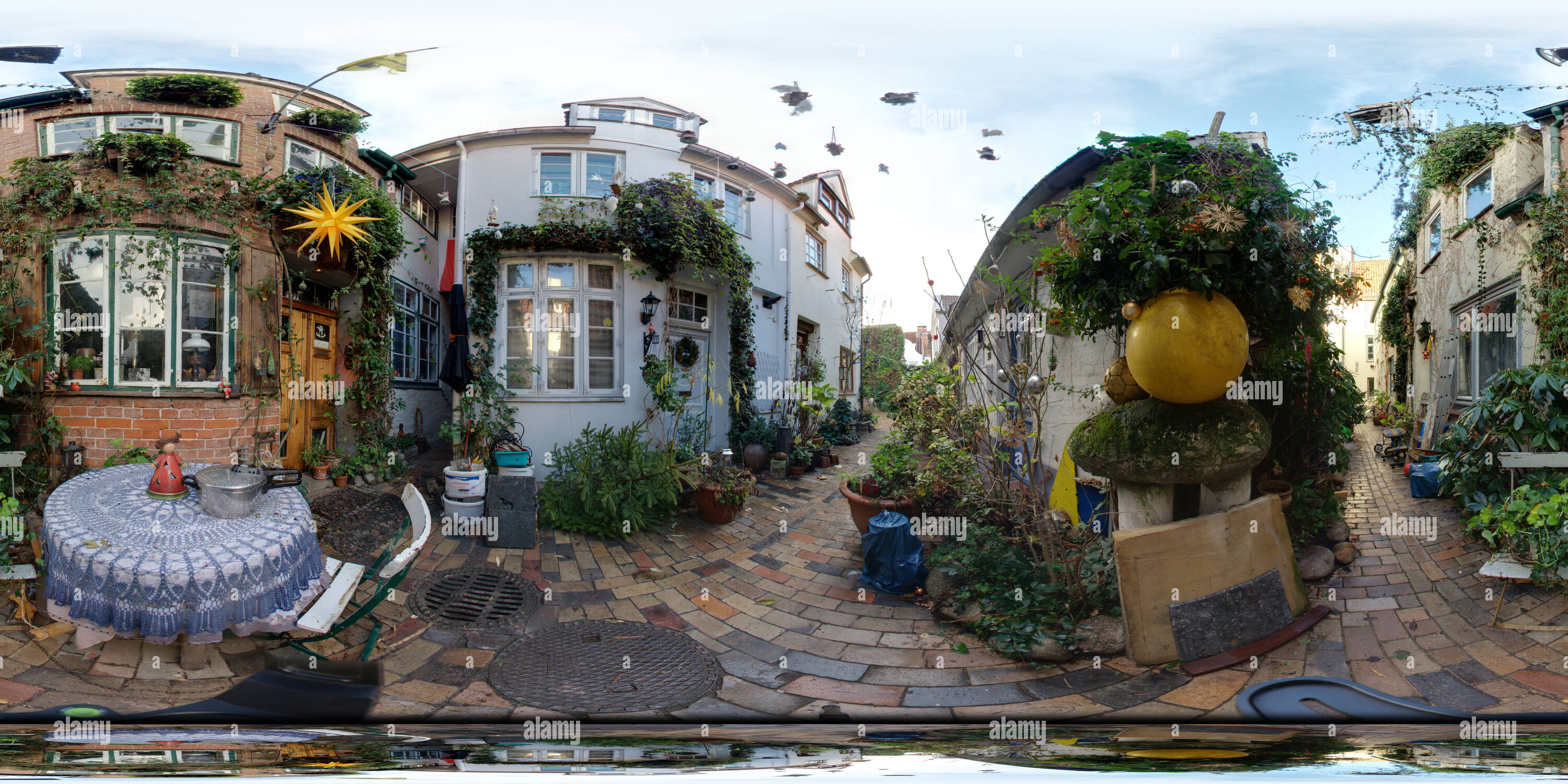 360 degree panoramic view of Lübeck - Hellgrüner Gang decorated for the Advent time