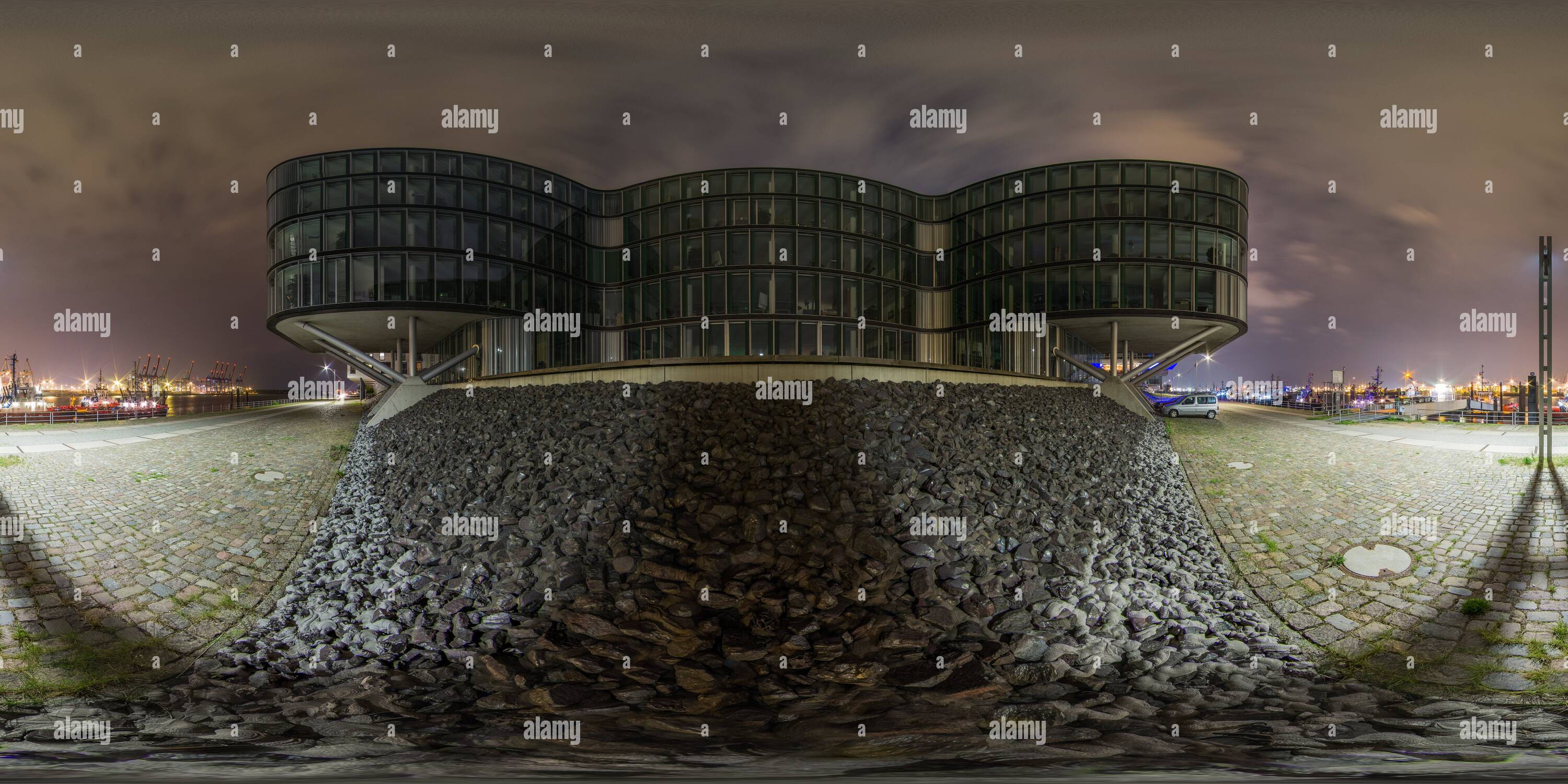 360° view of Office buildings at the elbe at night Alamy