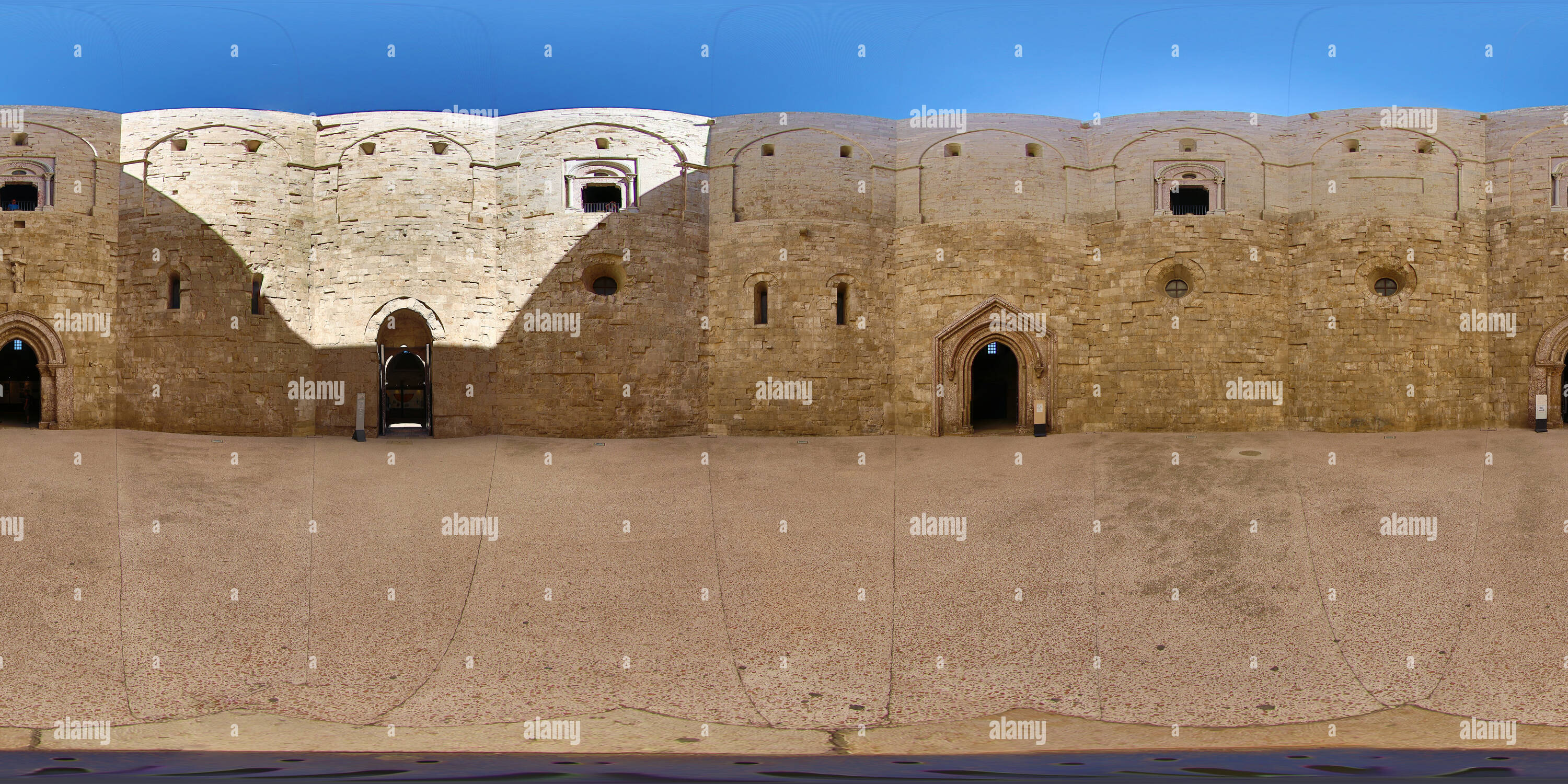 360° view of Castel Del Monte - Courtyard - Alamy