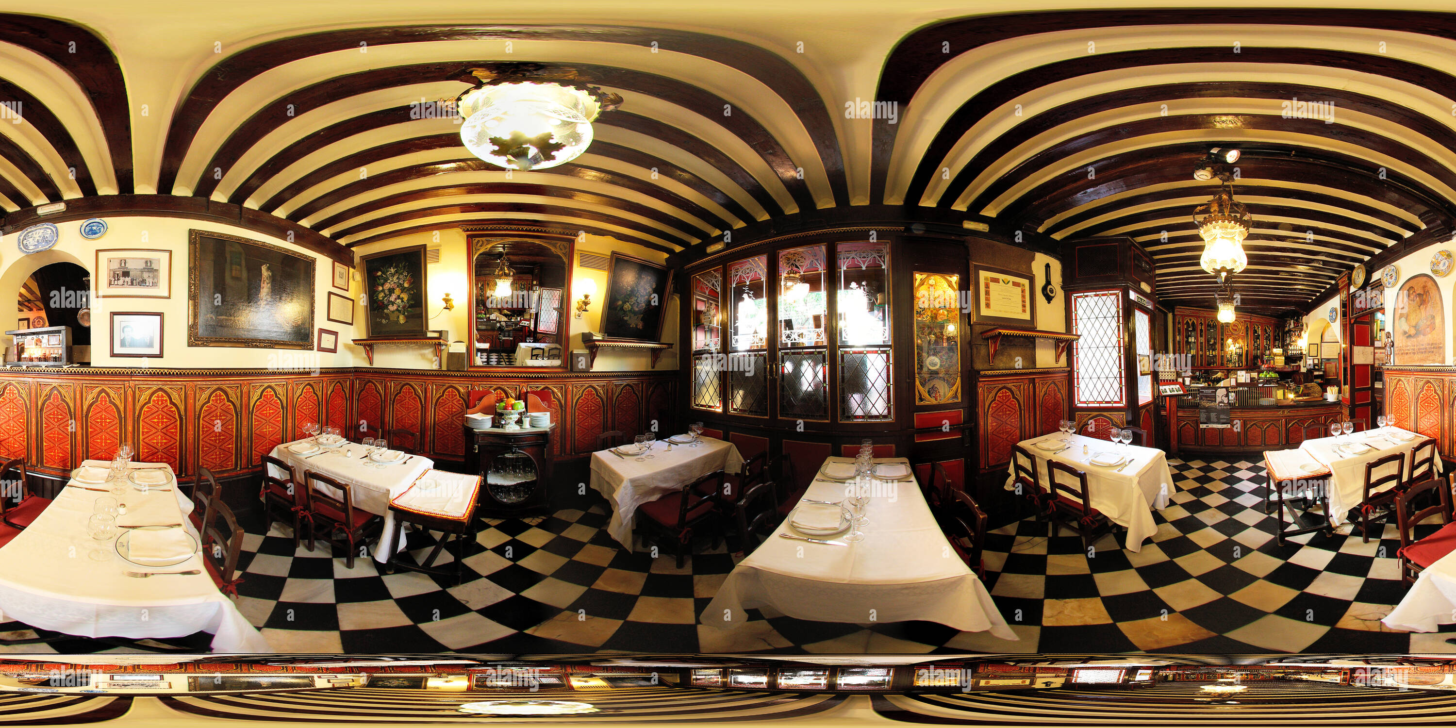 360 degree panoramic view of the most ancient restaurant in the world. botin. madrid