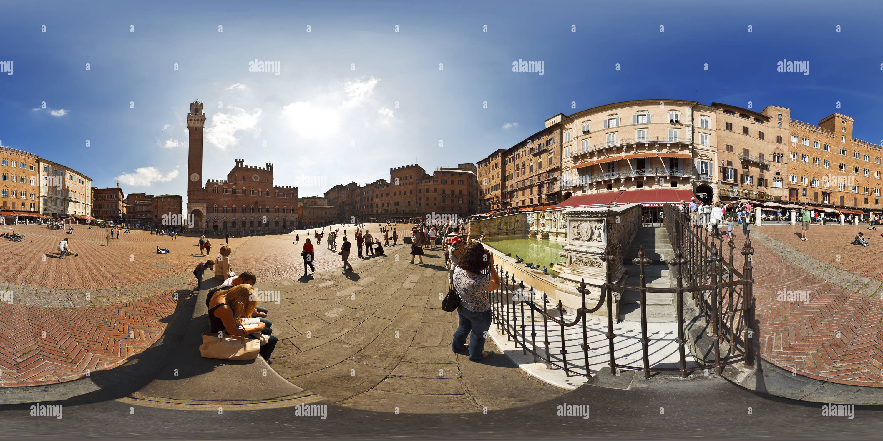 360 degree panoramic view of siena.fonte gaia en piazza dei campi