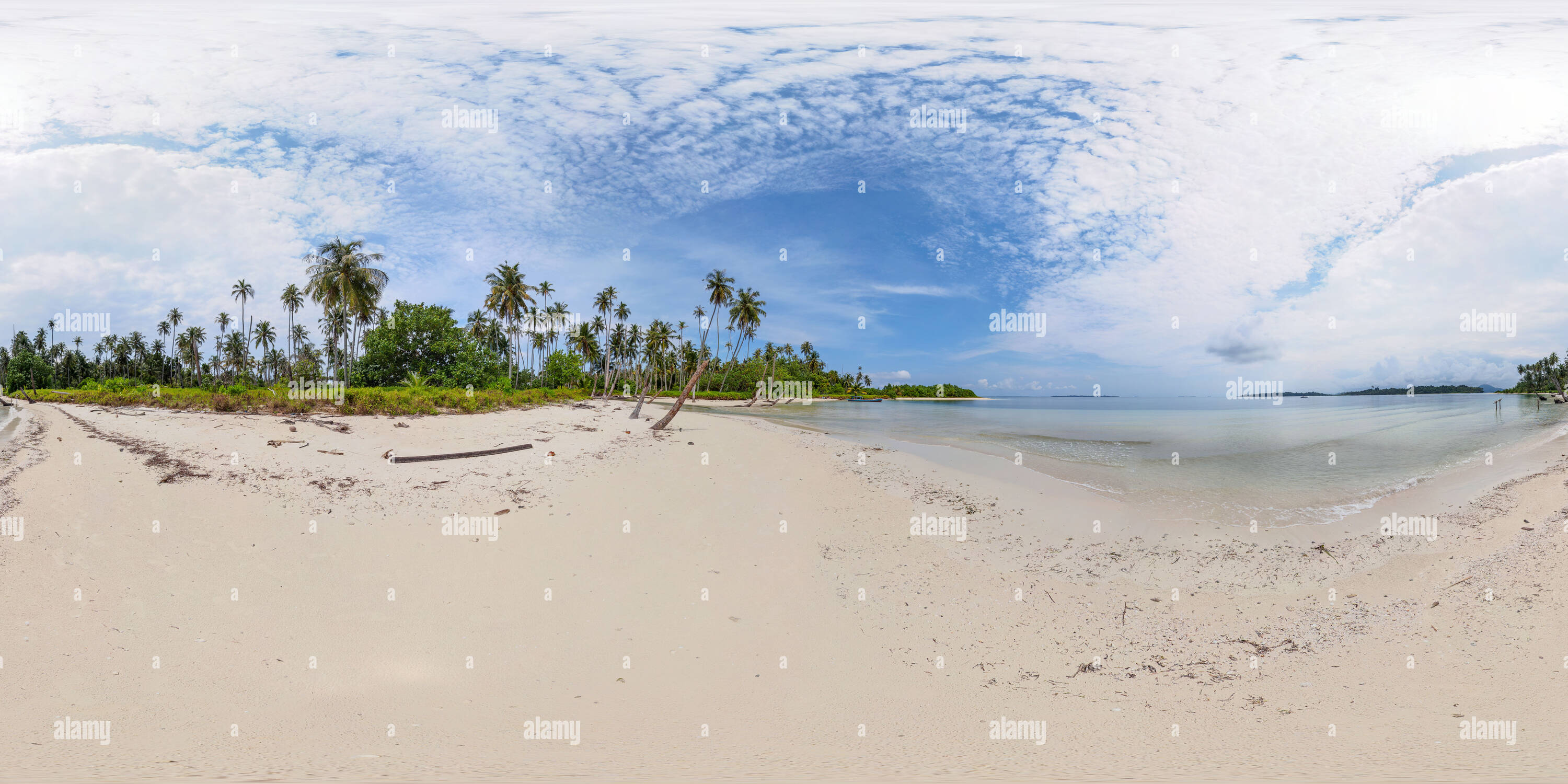 360° view of Pulau Balong island coastline, Banyak Islands - Alamy