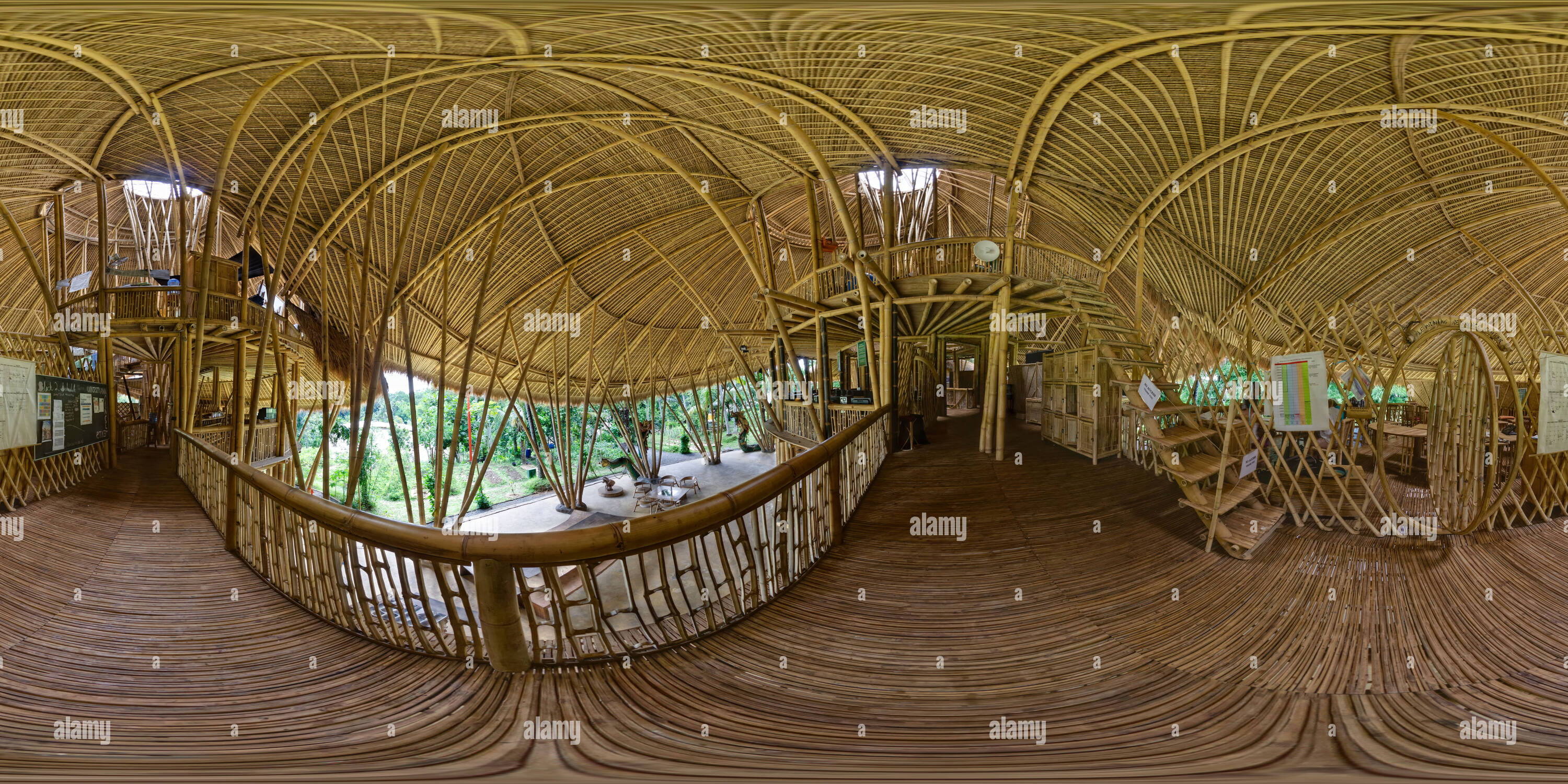 360-view-of-heart-of-school-interior-green-school-bali-alamy