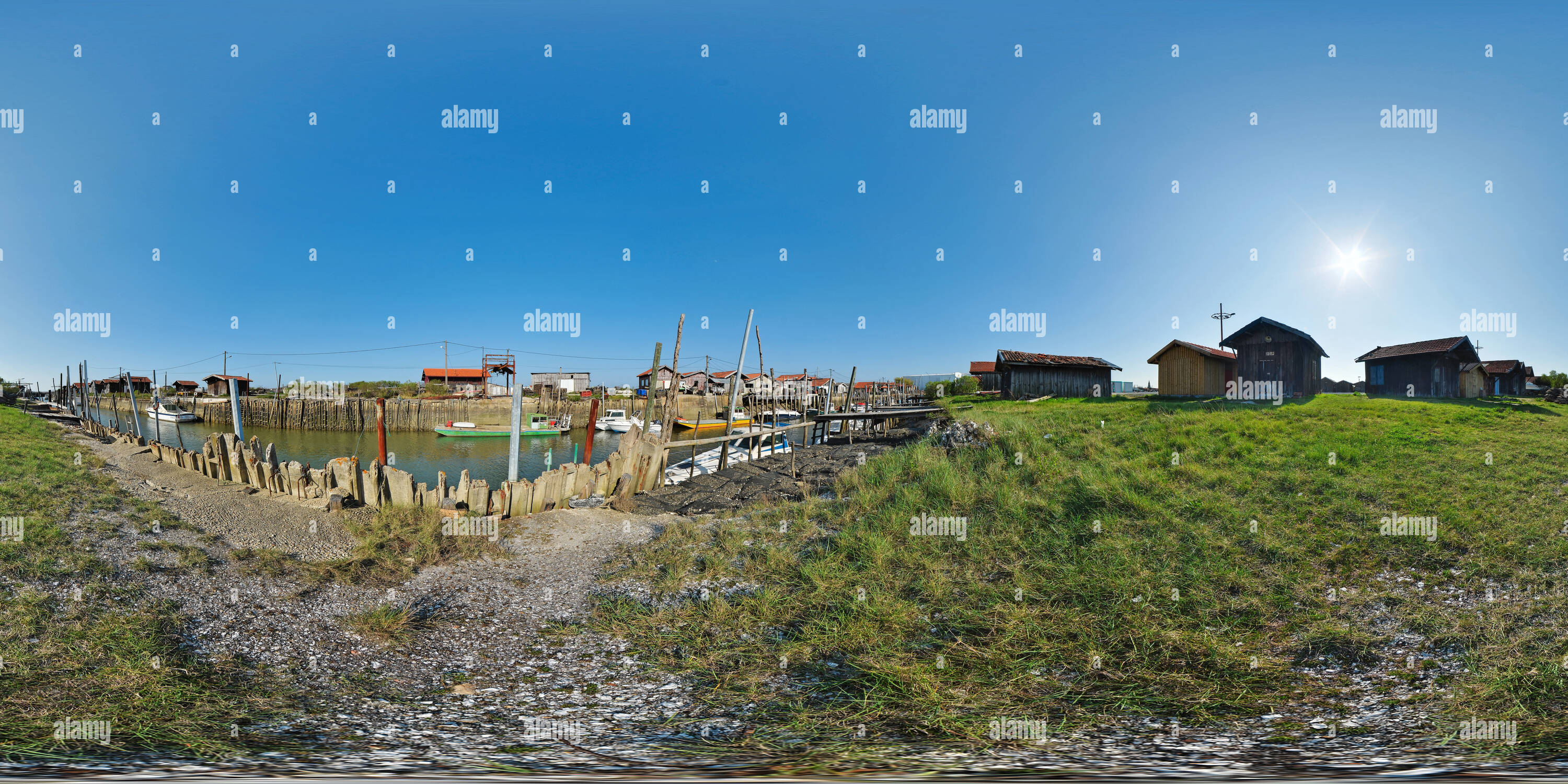 360° view of Quiétude au port de Larros de GujanMestras France Alamy