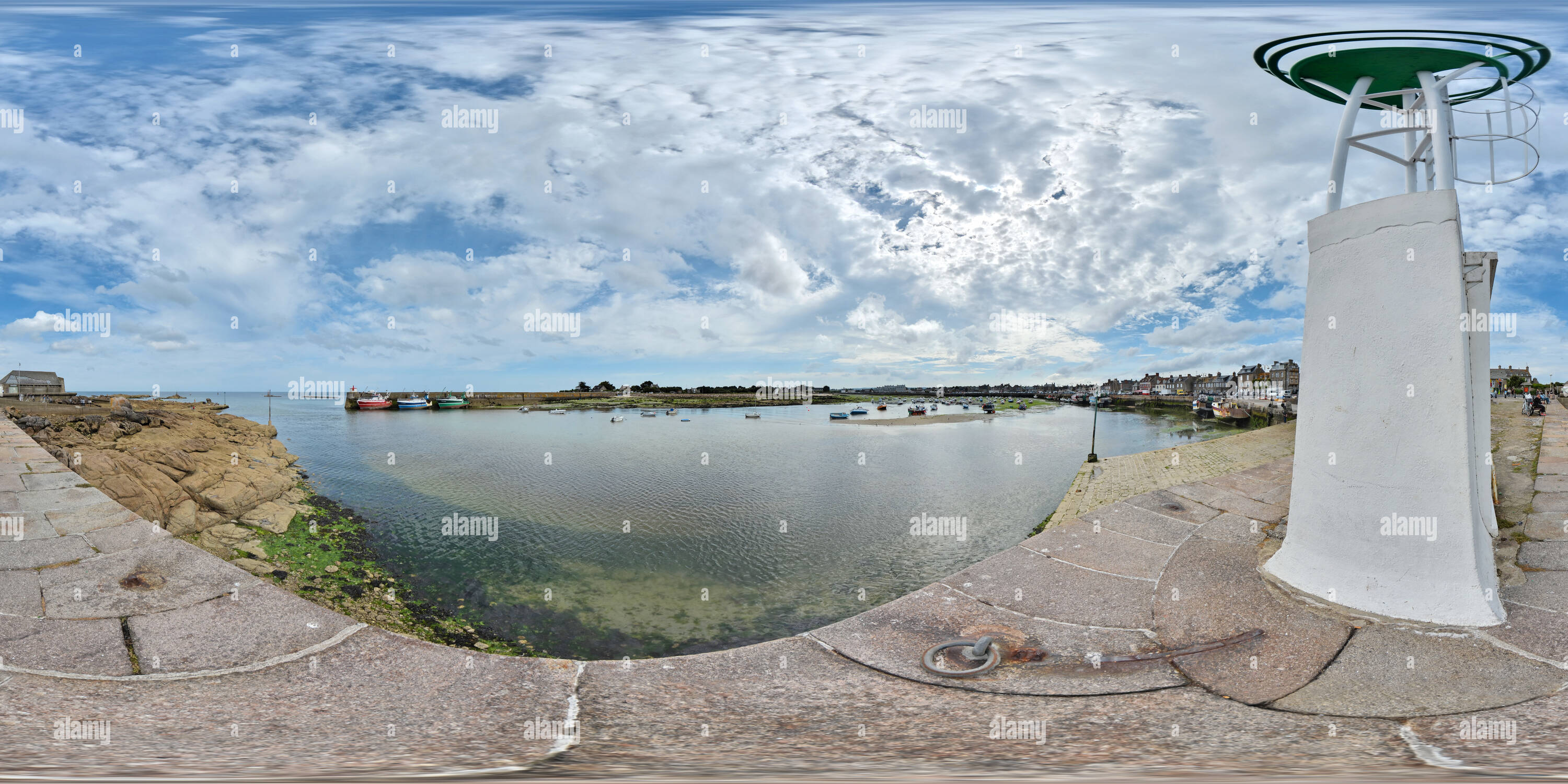 360 degree panoramic view of La marée remonte dans le port de Barfleur  -  France