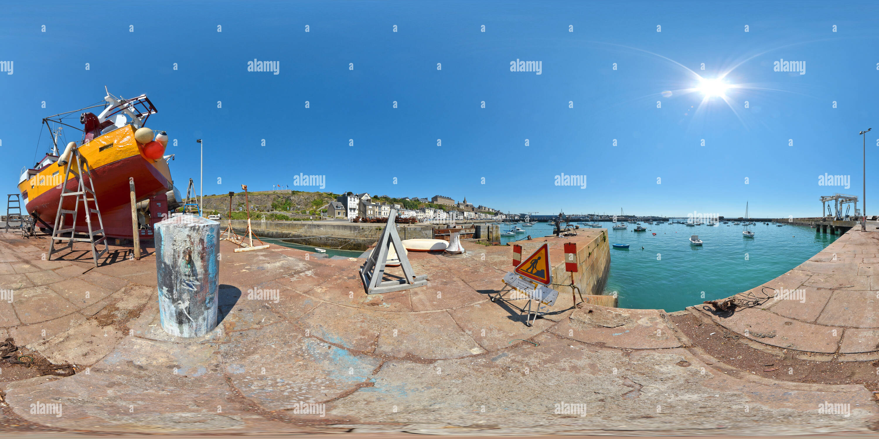 360 degree panoramic view of Peinture en solitaire au port de Granville  -  France