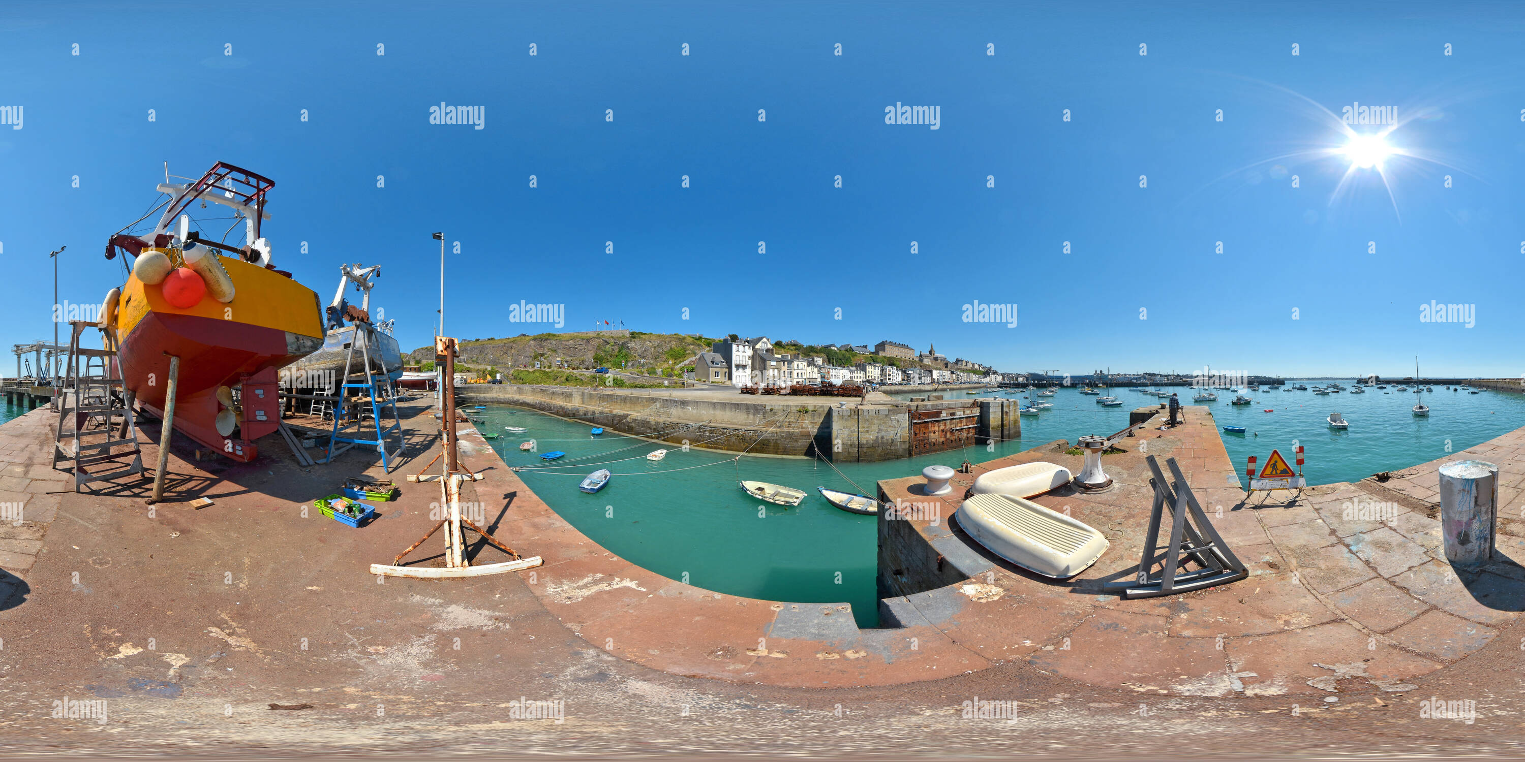 360° view of Dernières couches sur le port de Granville France Alamy