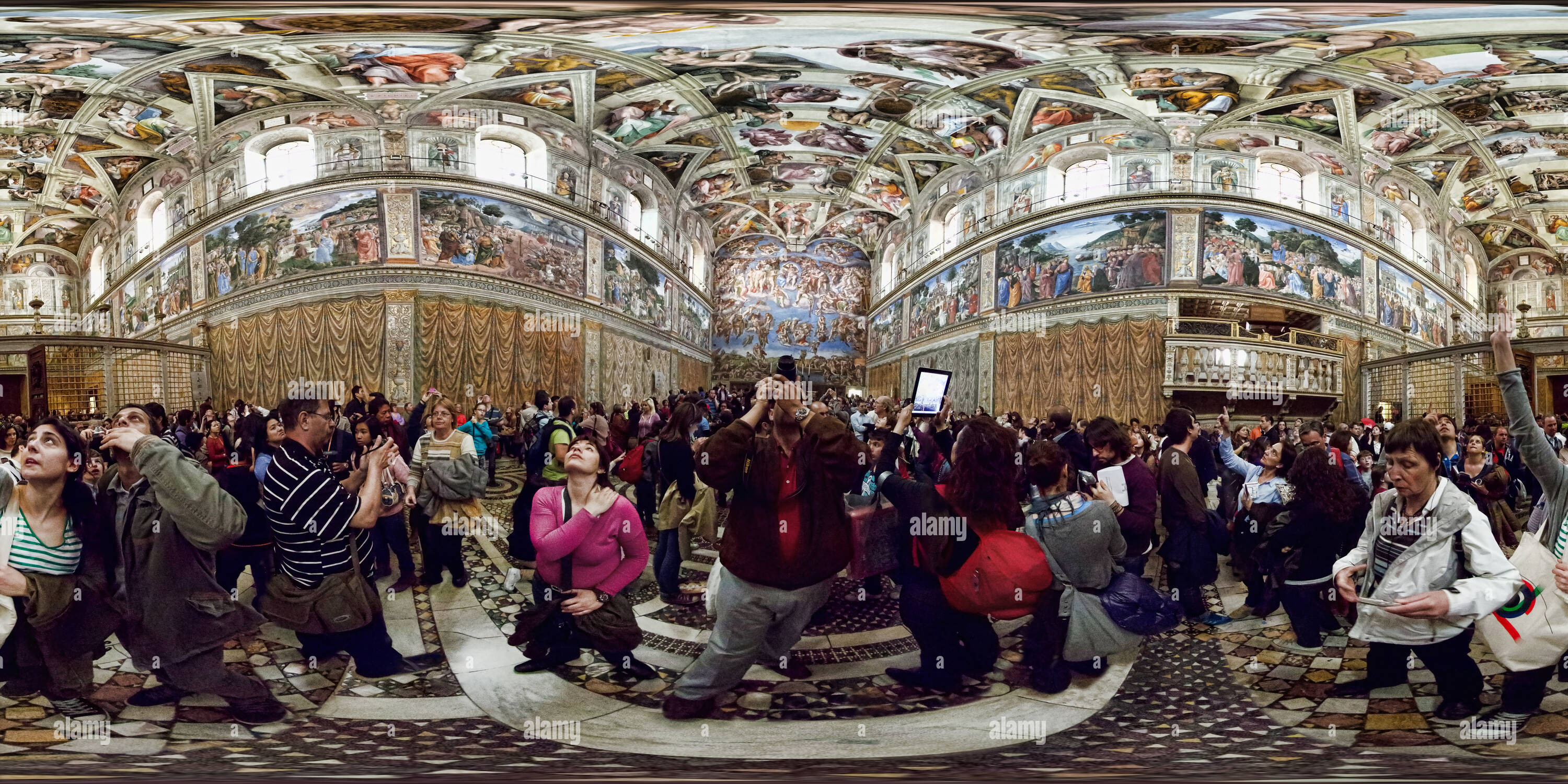 360 degree panoramic view of The Sistine Chapel