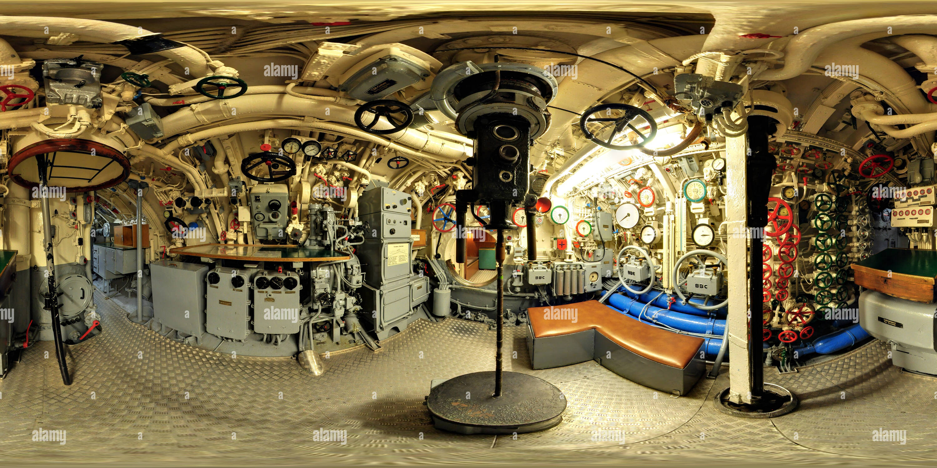 360 degree panoramic view of Laboe - Unterseeboot U-995 Kommando Zentrale