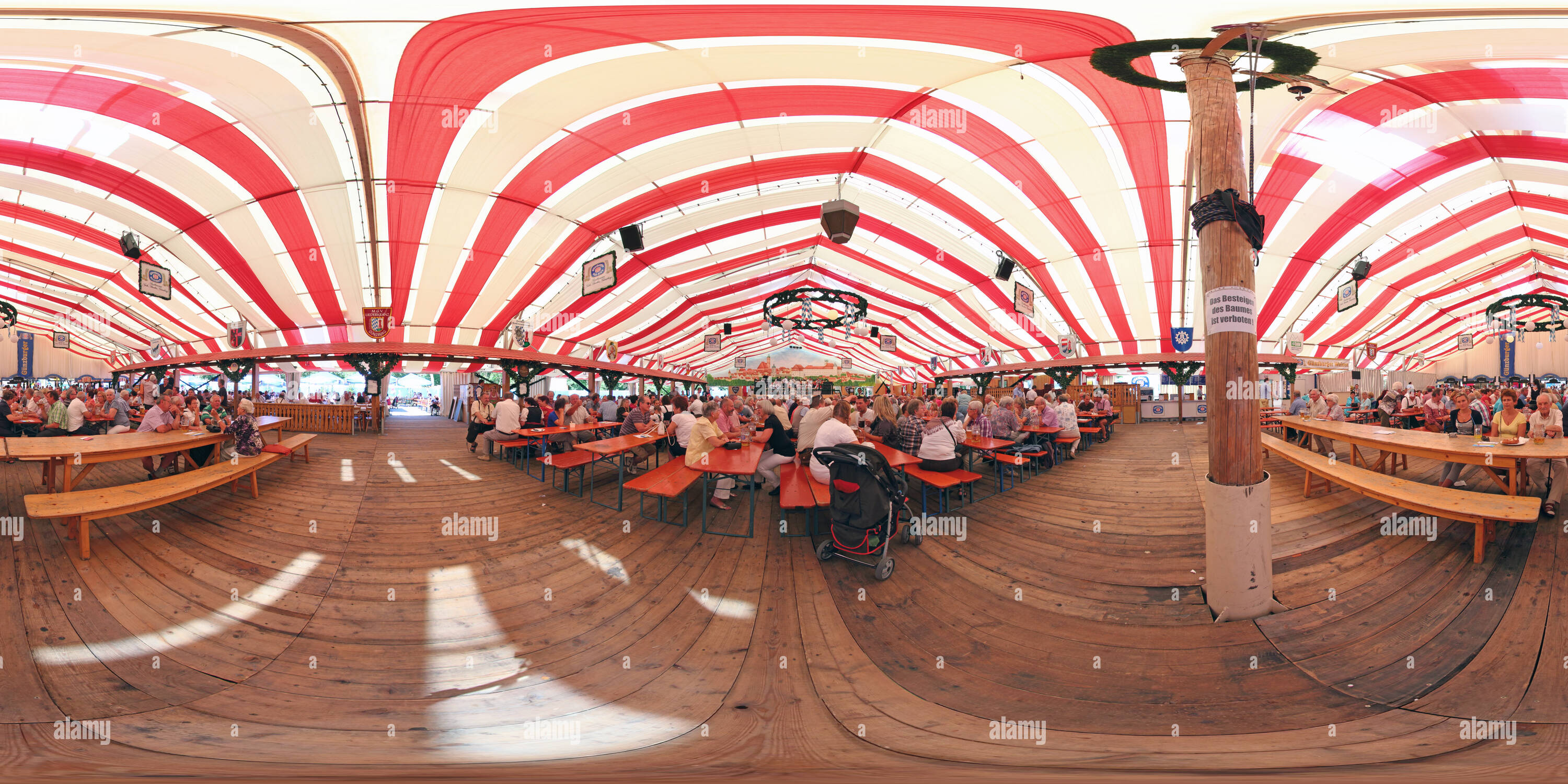  360° view of Günzburger Volksfest 2012 - Volksfestzelt - Alamy Motiv 