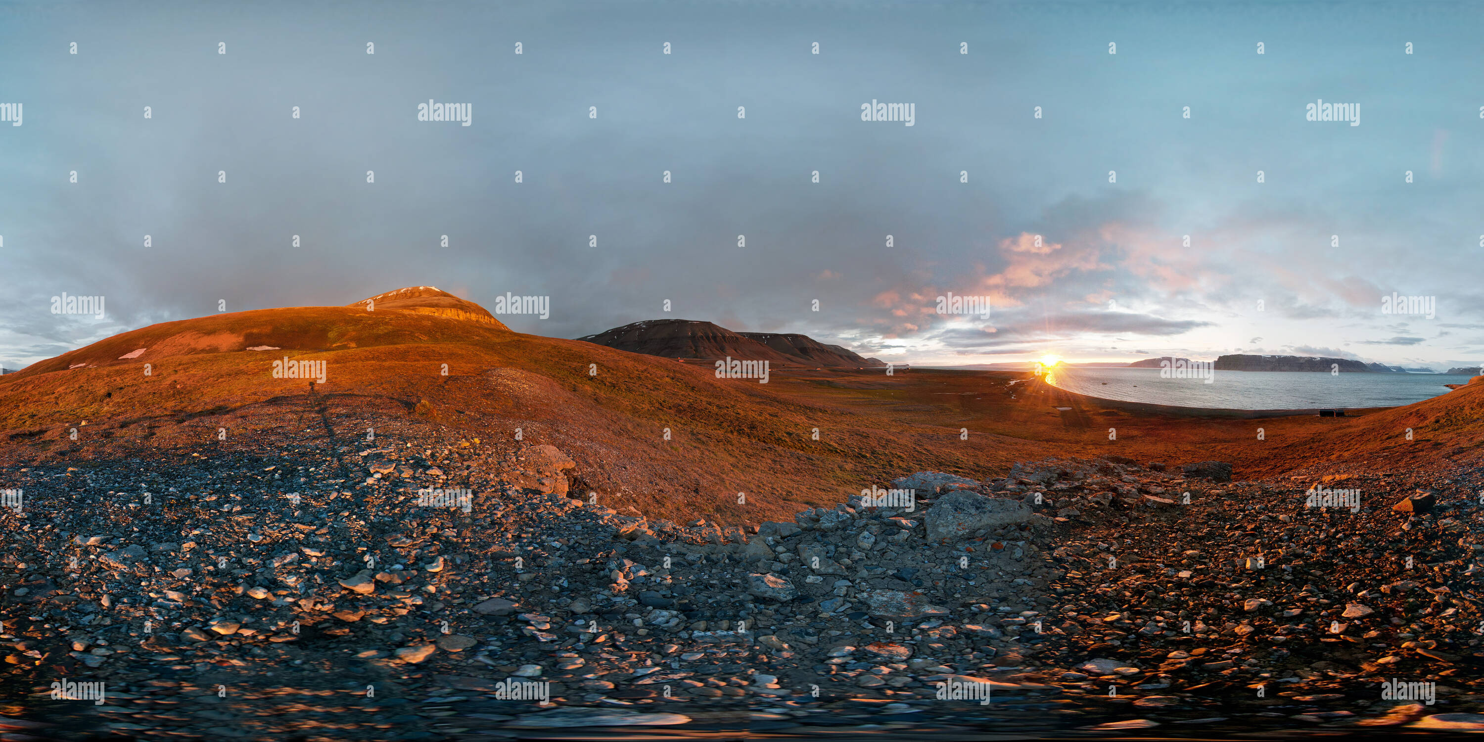 360° view of Svalbard in midnightsun Alamy