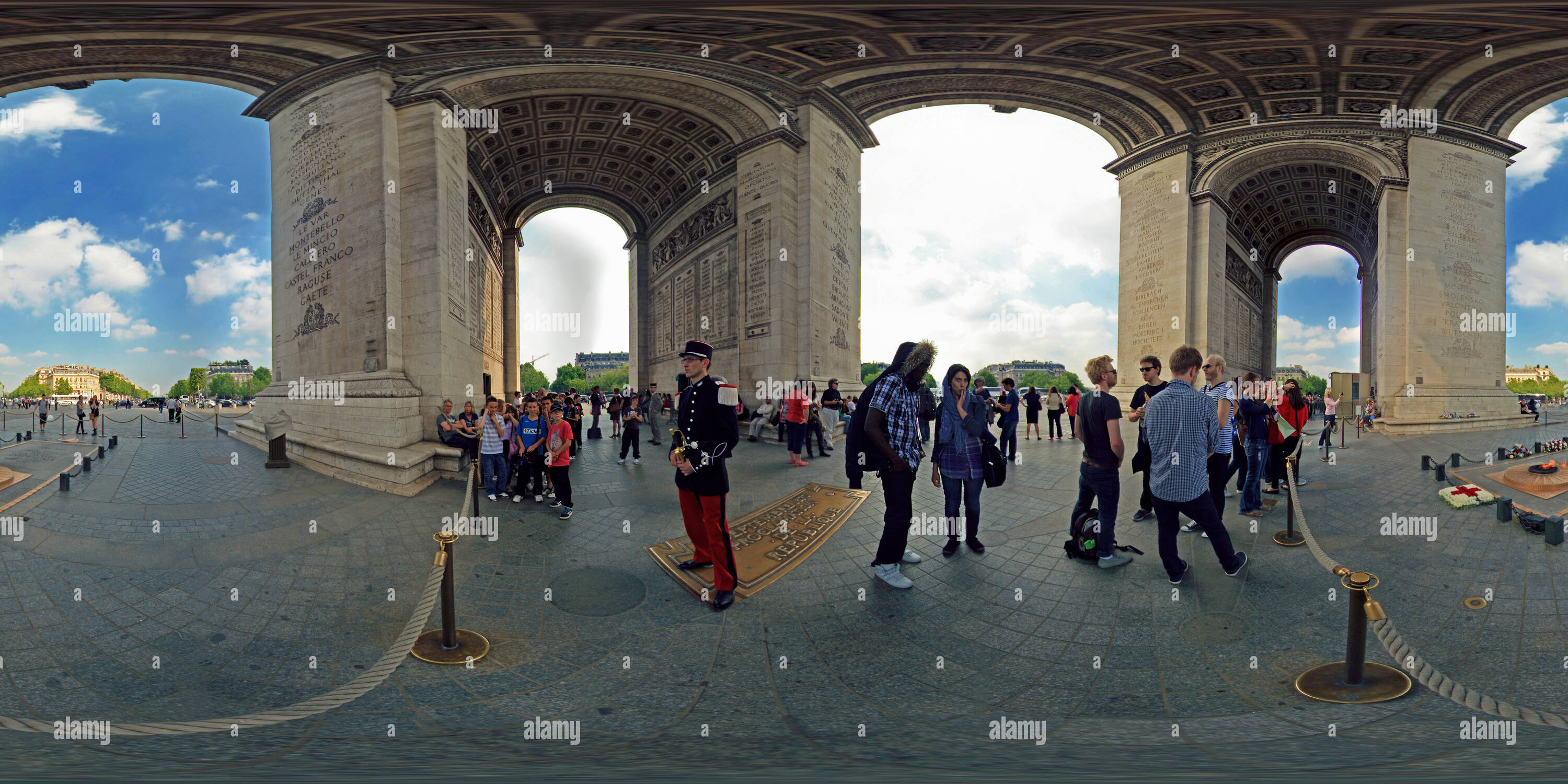 360° view of Arc de Triomphe - Paris - Alamy