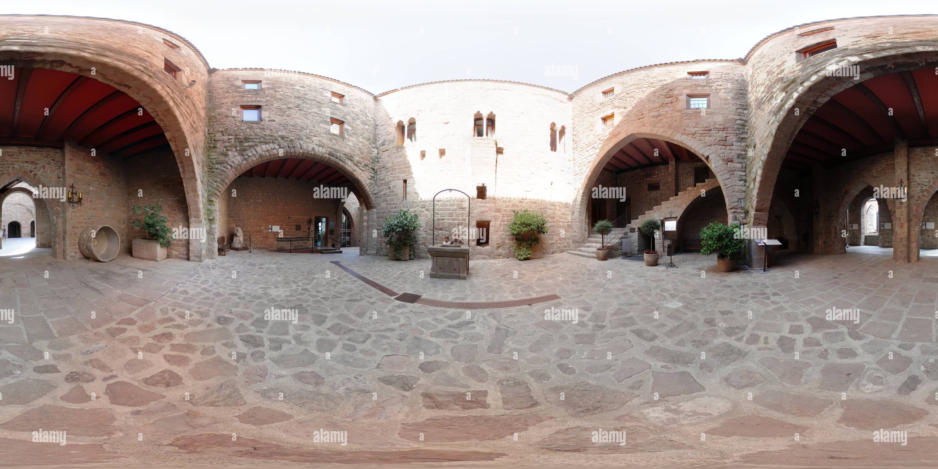 360 degree panoramic view of Castell de Cardona. Pati del Pou.