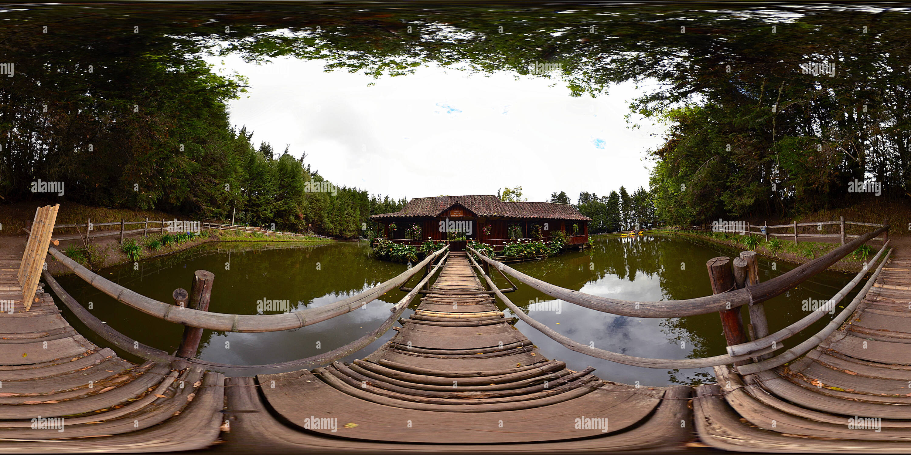 360 degree panoramic view of Corotica Lake