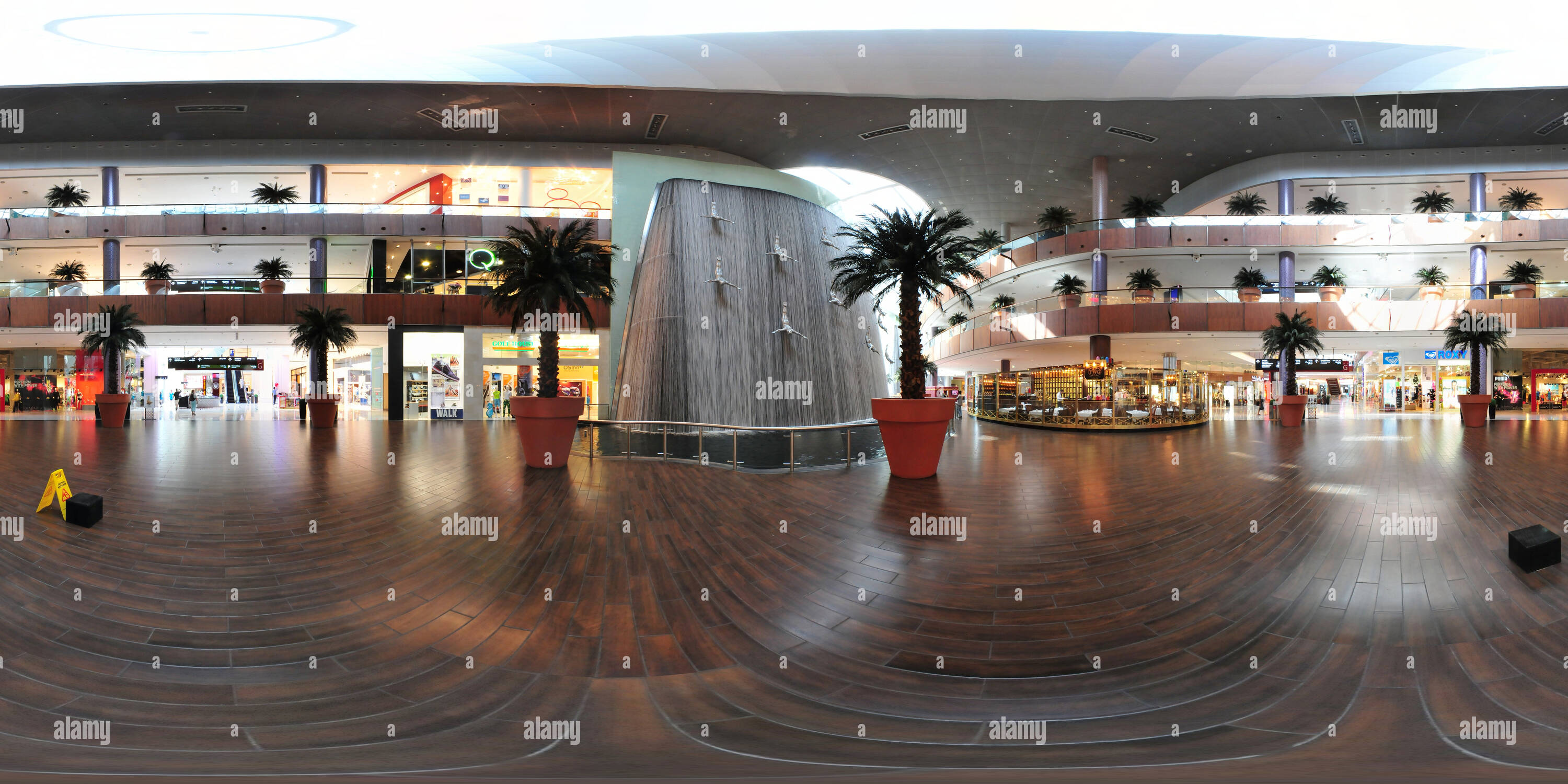 360 View Of Dubai The Water Fountain In The Dubai Mall 219517345