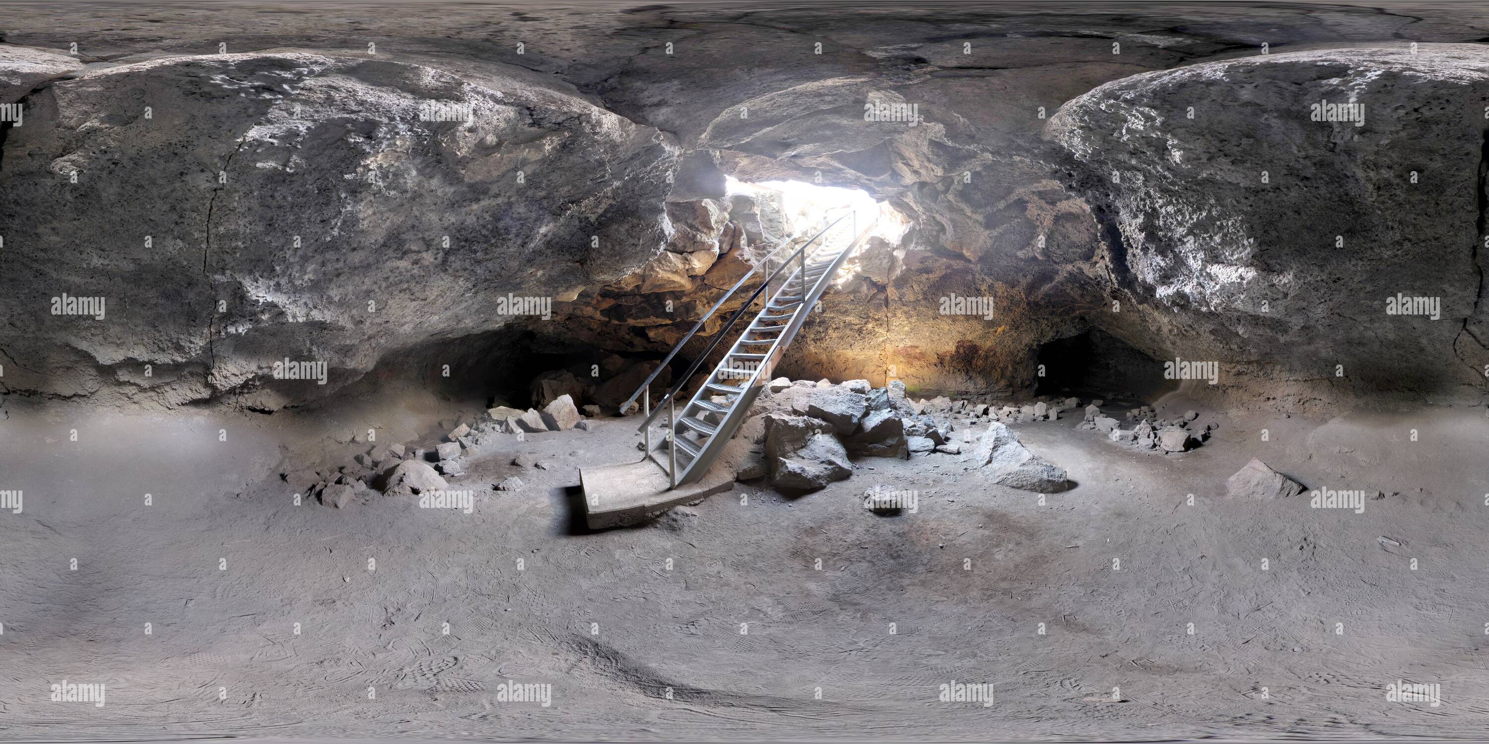 360 degree panoramic view of Boyd Cave (interior) [1]