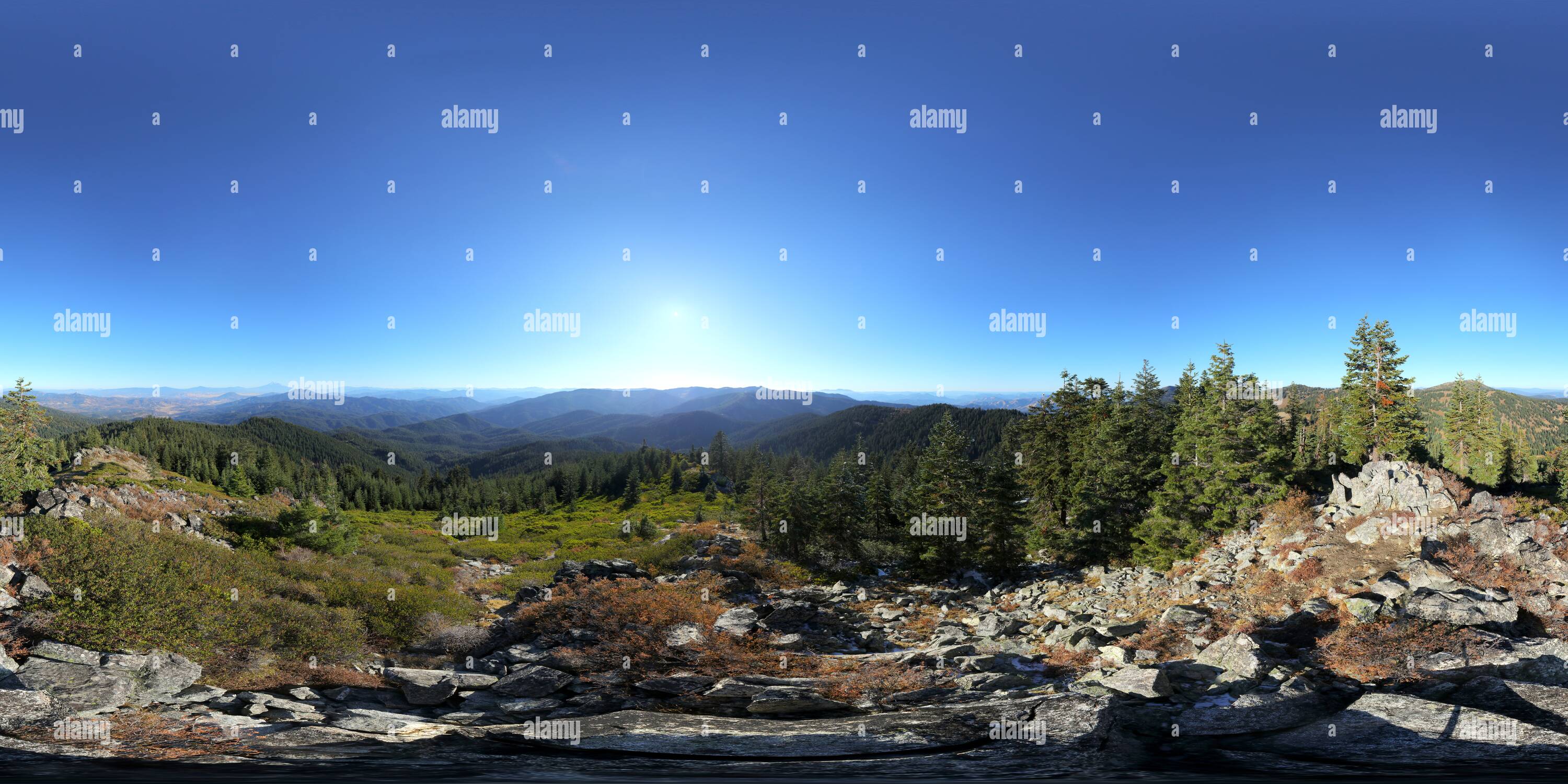 360 degree panoramic view of Siskiyou Peak (7149'/2179m) summit