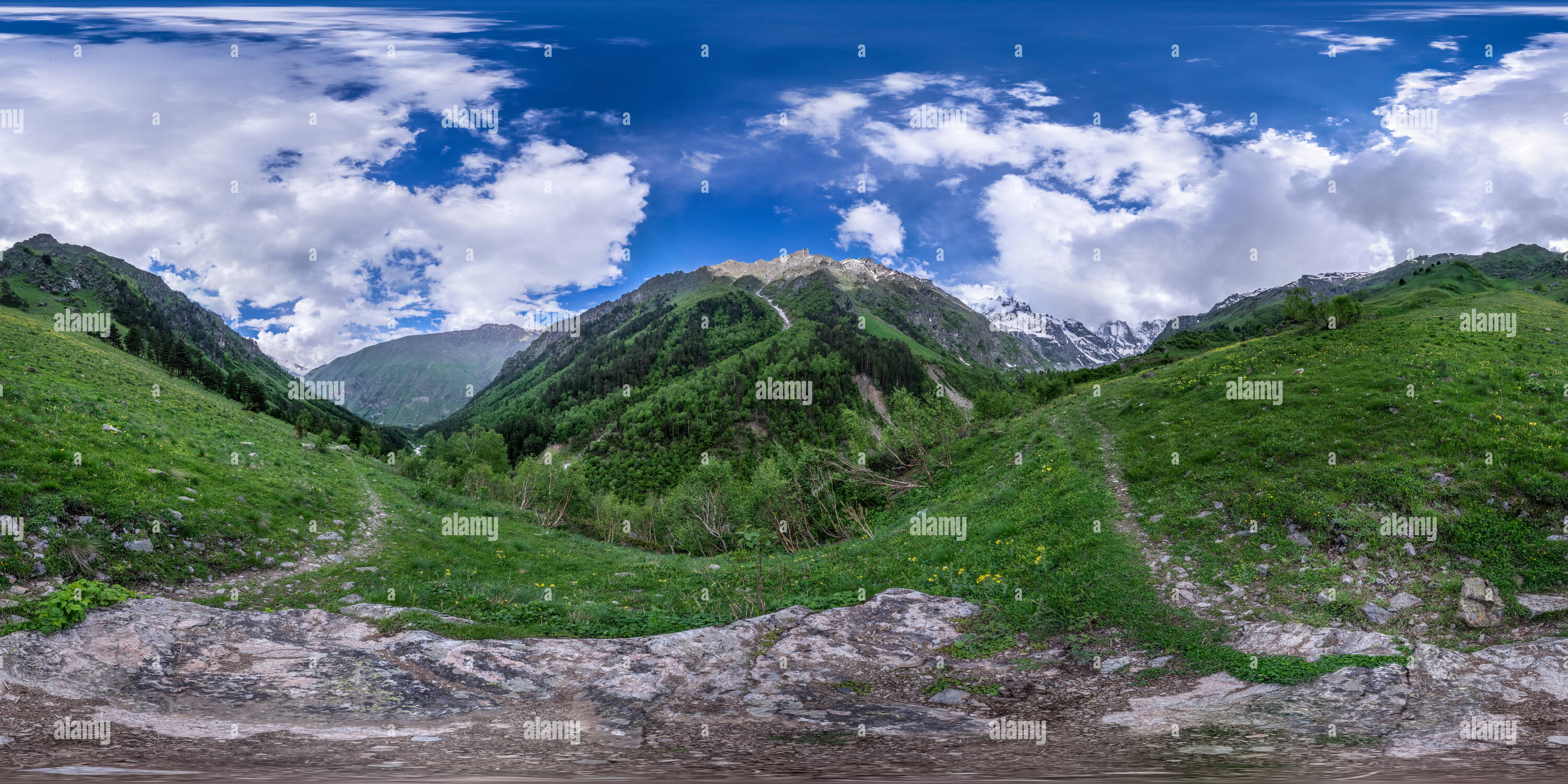 360 degree panoramic view of Shkhelda (Panorama 295 2015/06/13)