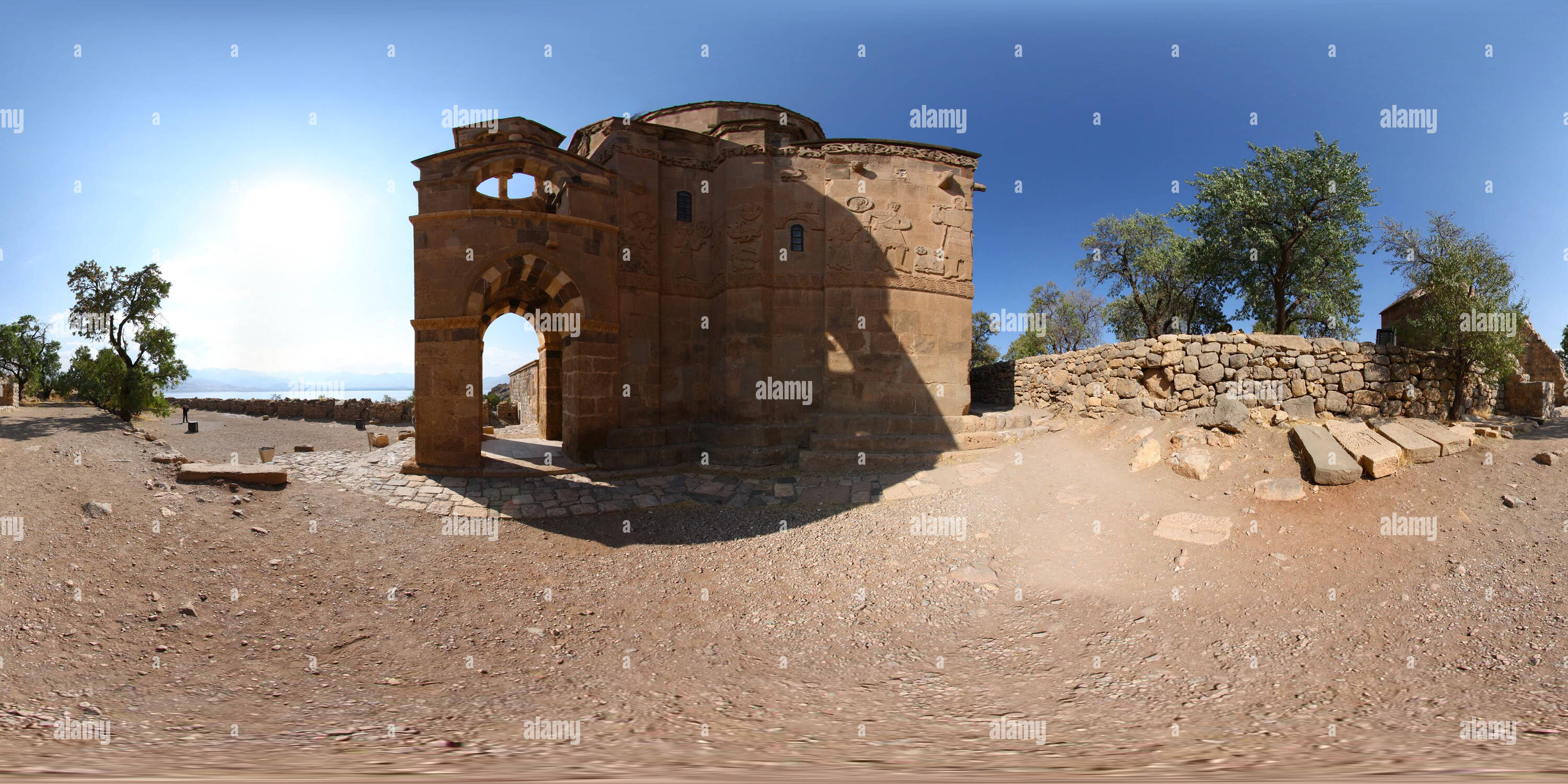 360 degree panoramic view of Dogu Cephe - Akdamar Kilisesi - Van - 826514