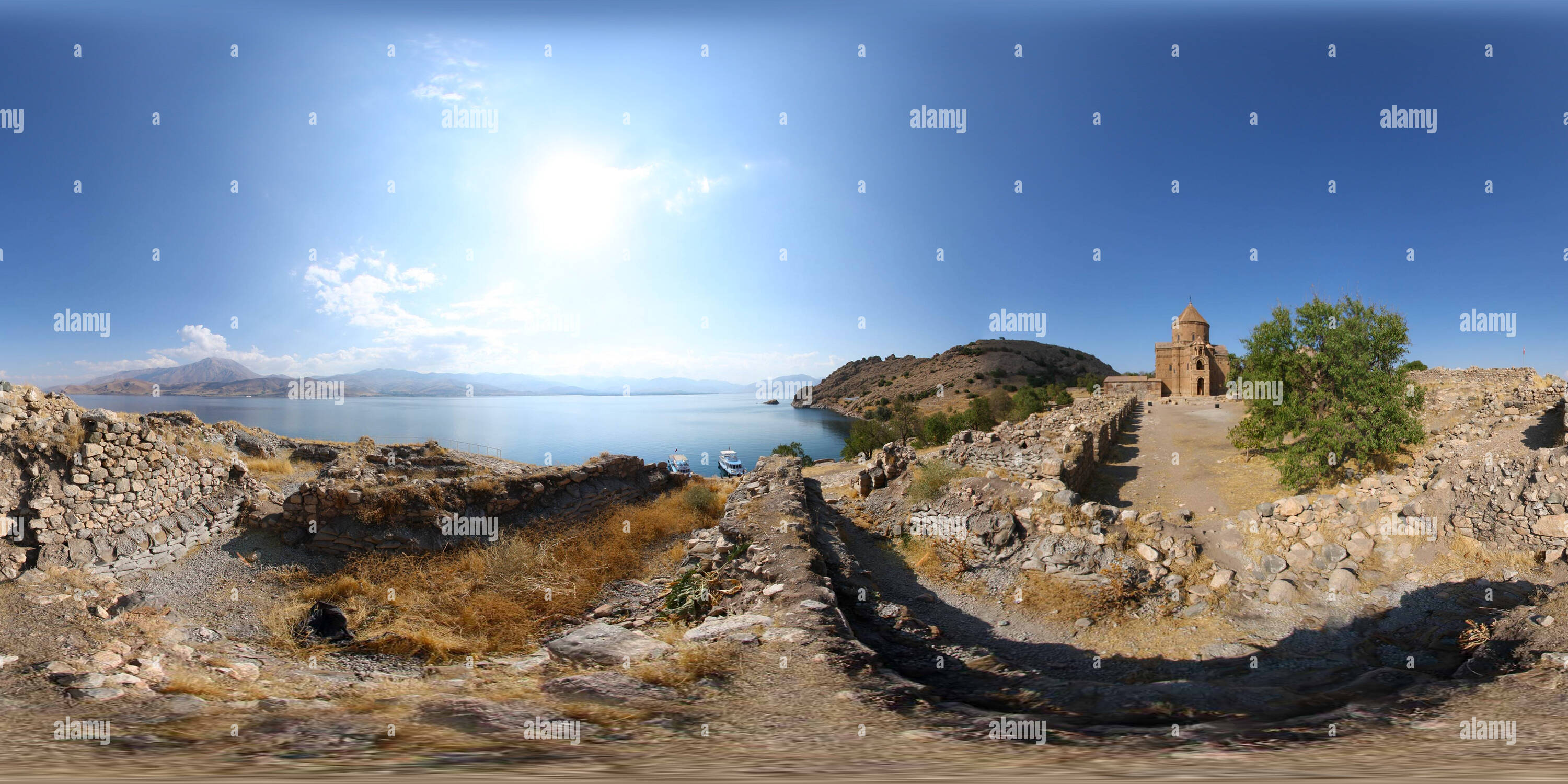 360 degree panoramic view of Kilise Kalintilari - Akdamar Kilisesi - Van - 826517
