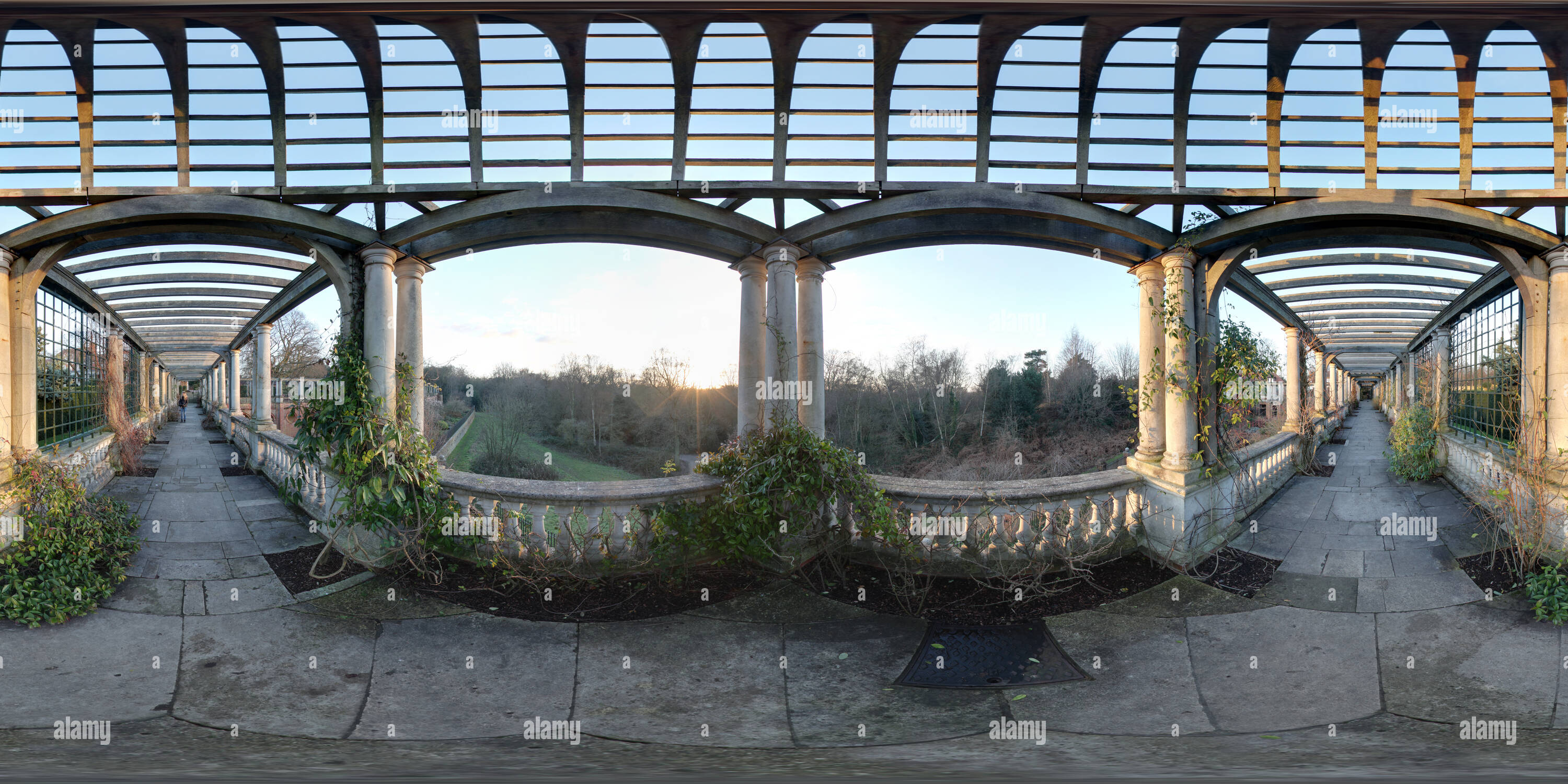 360° view of Golders Hill Park Hampstead Pergola 2 Alamy