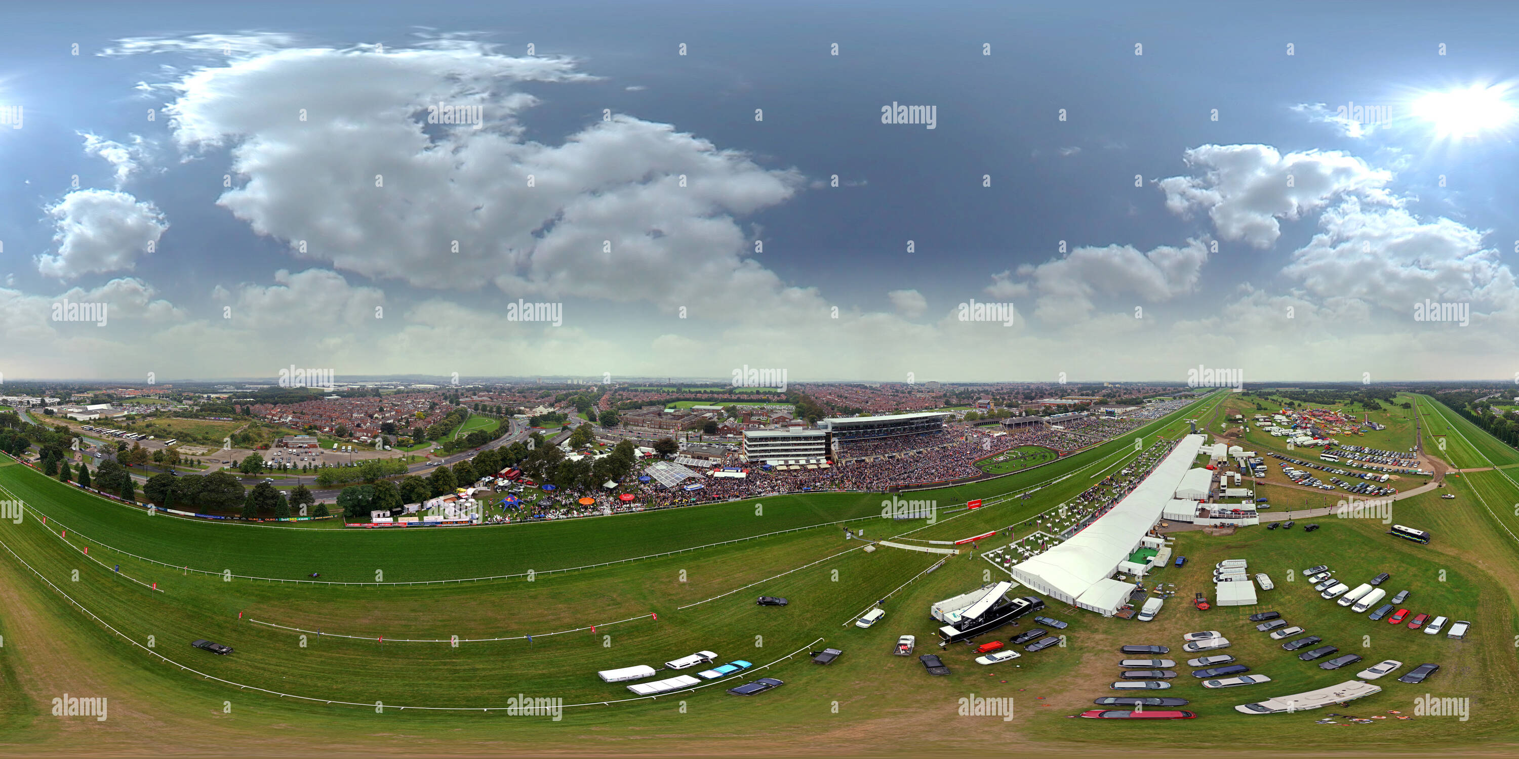 St leger doncaster racecourse hi-res stock photography and images - Alamy