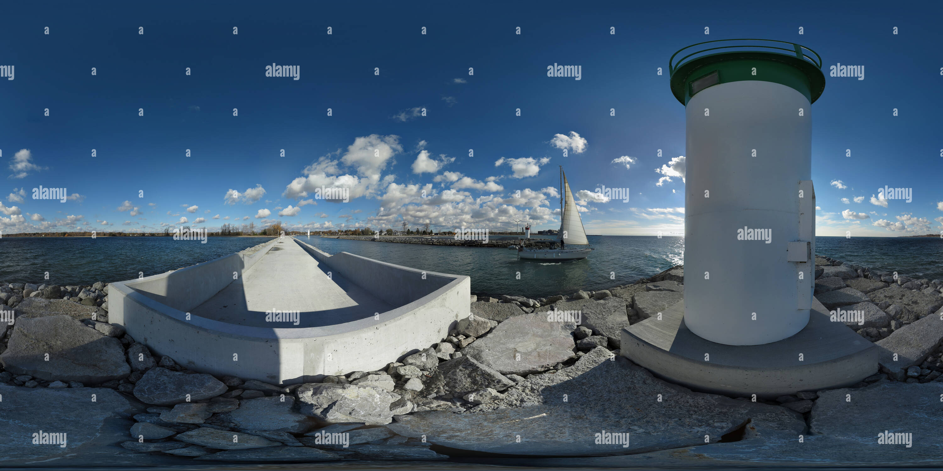 360° view of Jetty and Lighthouse on the Pickering Waterfront Alamy