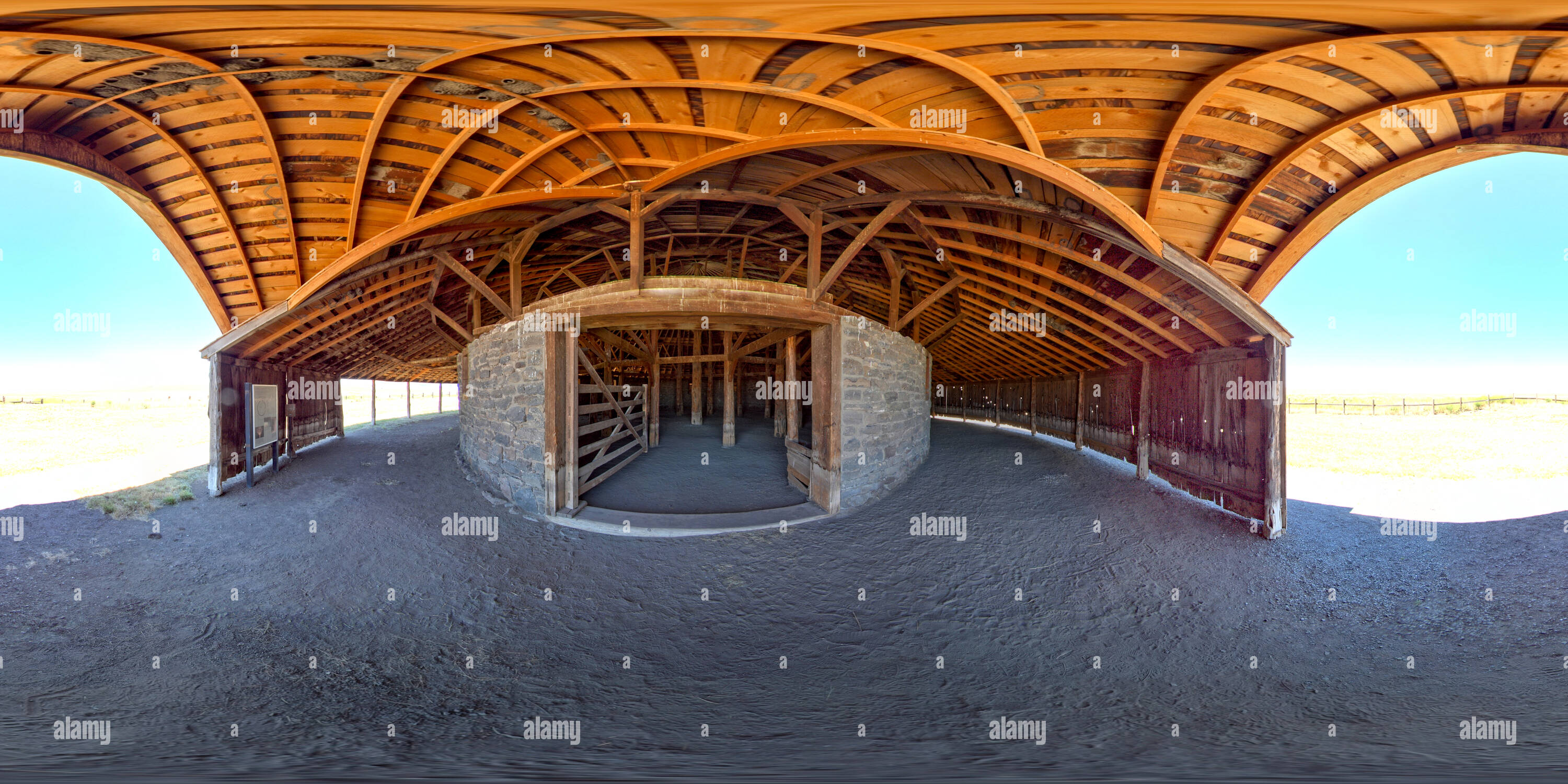 360° view of Pete French's Round Barn (showing outer track) south of