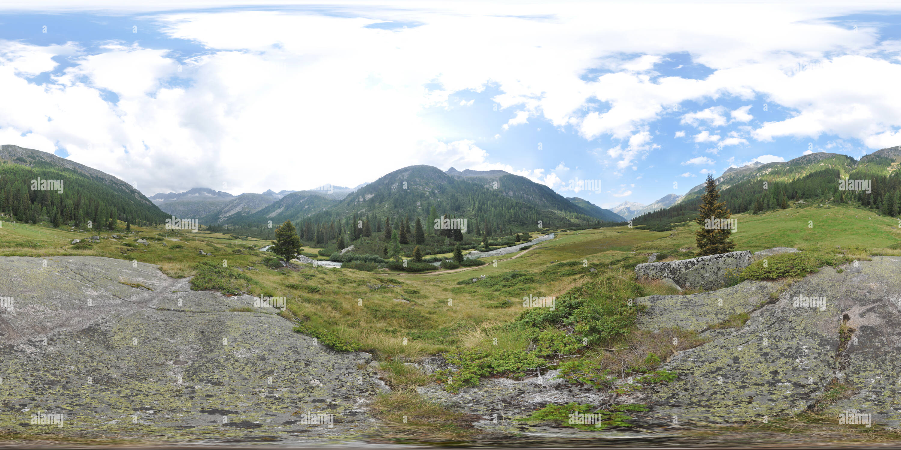 360 degree panoramic view of Val di Fumo (11-08-2015)