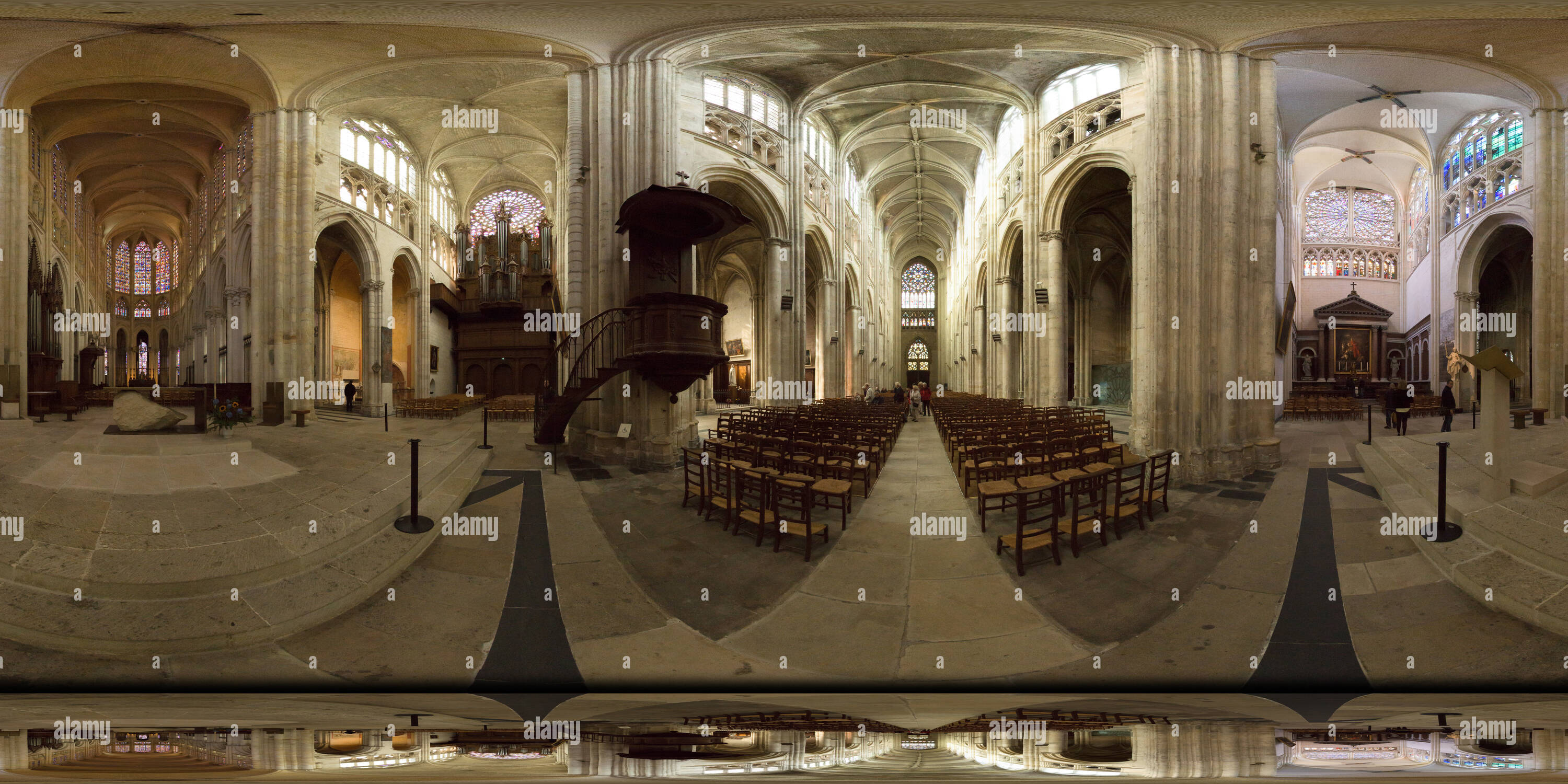 360 degree panoramic view of Cathedral St Gatien, Crossing, Tours, 2016-10, freehand