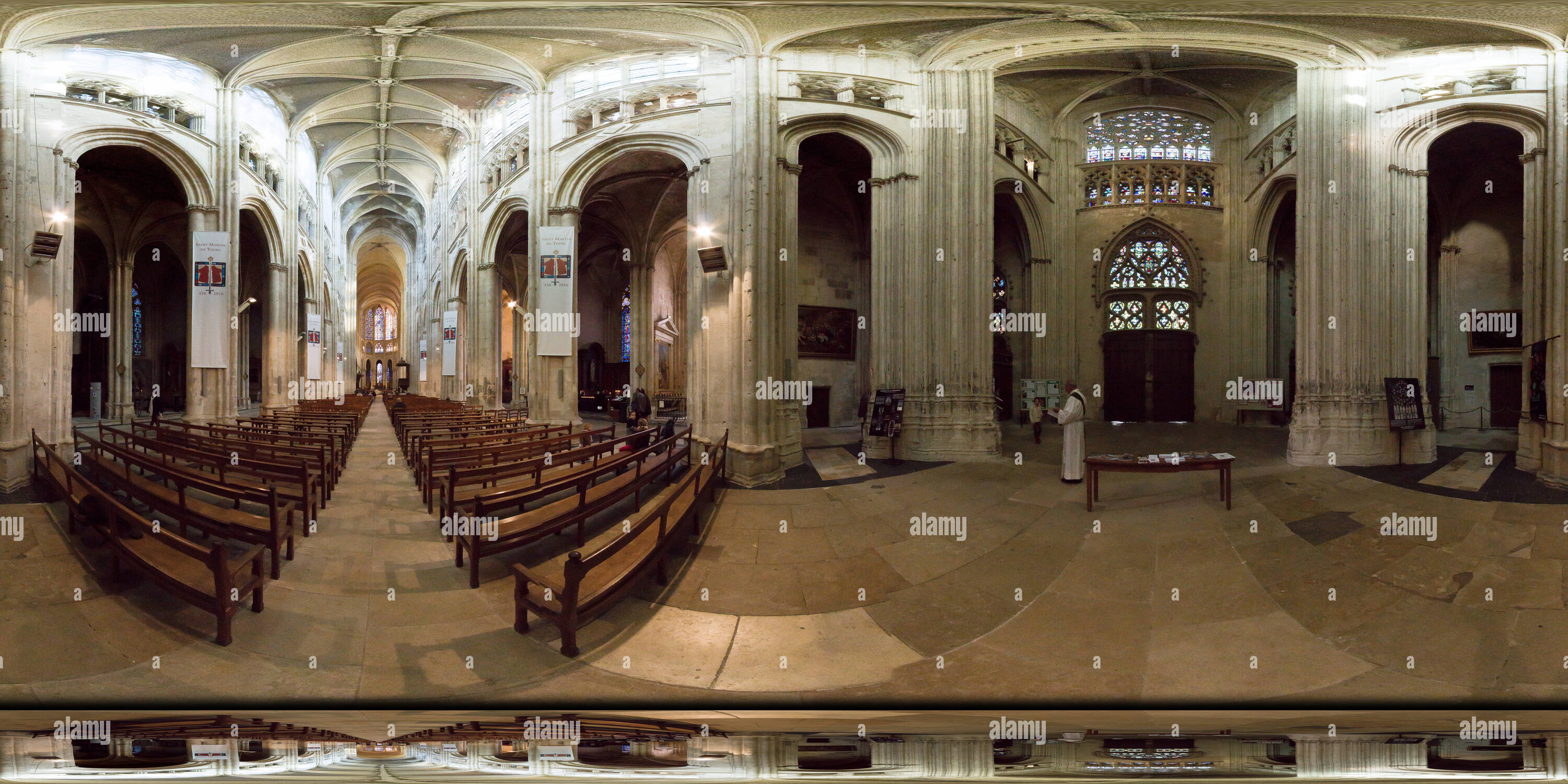 360 degree panoramic view of Cathedral St Gatien (West), Tours, 2016-10, freehand