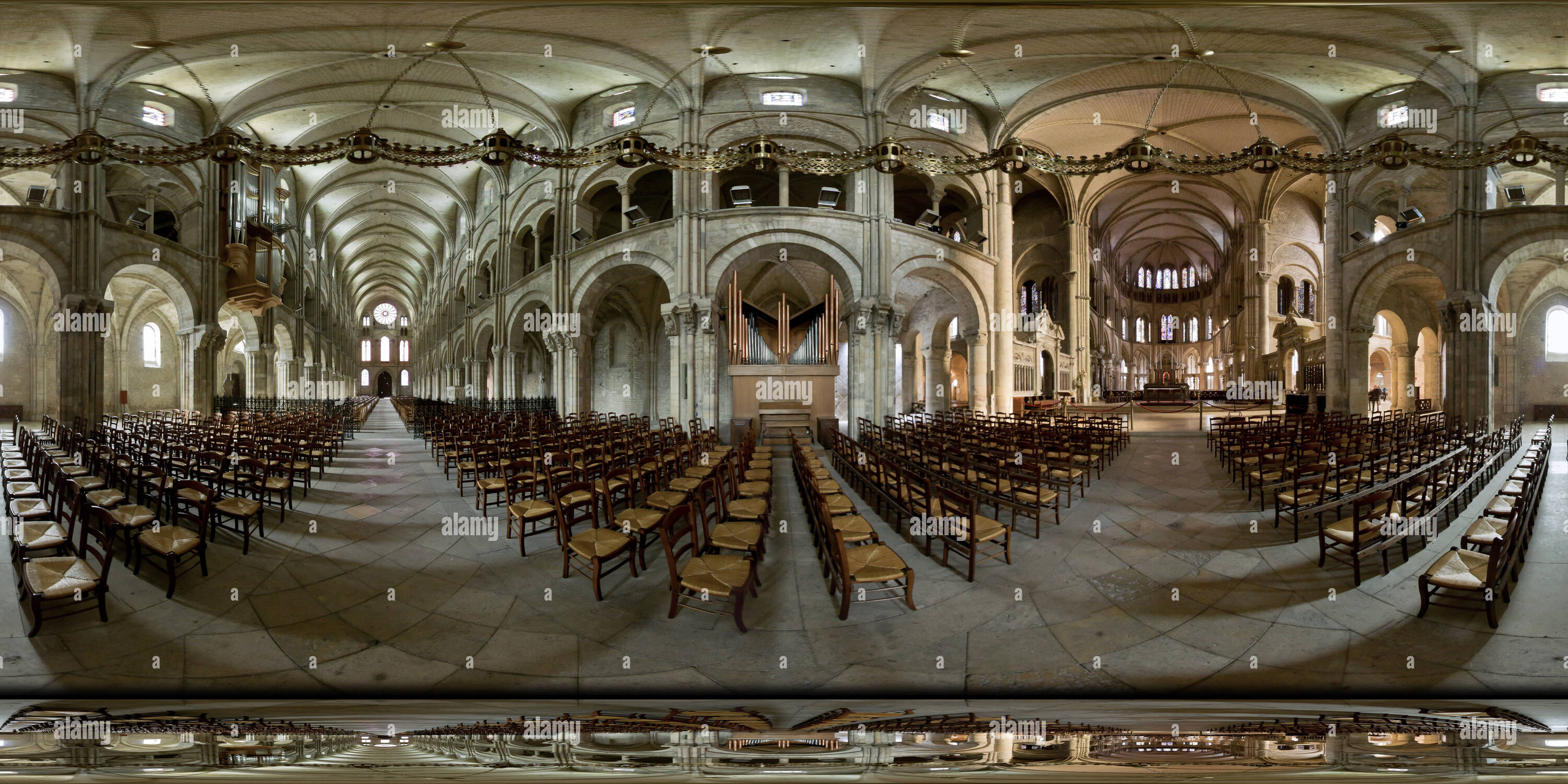 360 degree panoramic view of Abbey of Saint Remi (Main Aisle), Reims, 2016-10, freehand