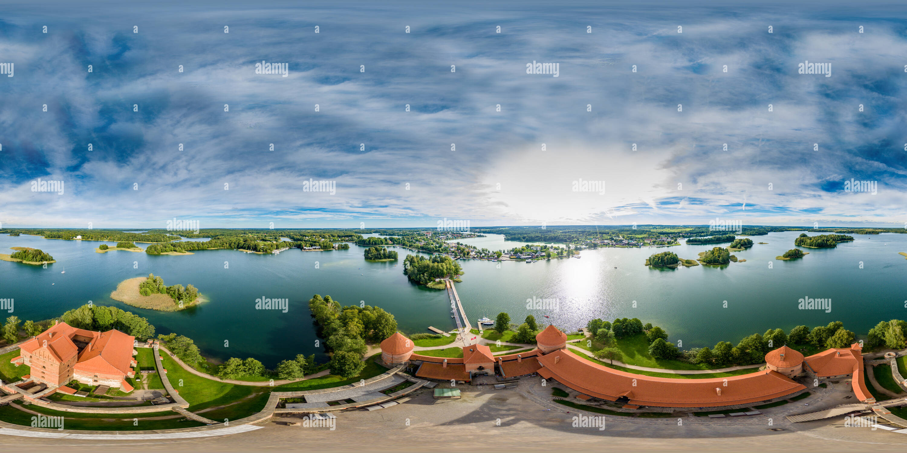 360° view of Trakai Island Castle from above - Alamy