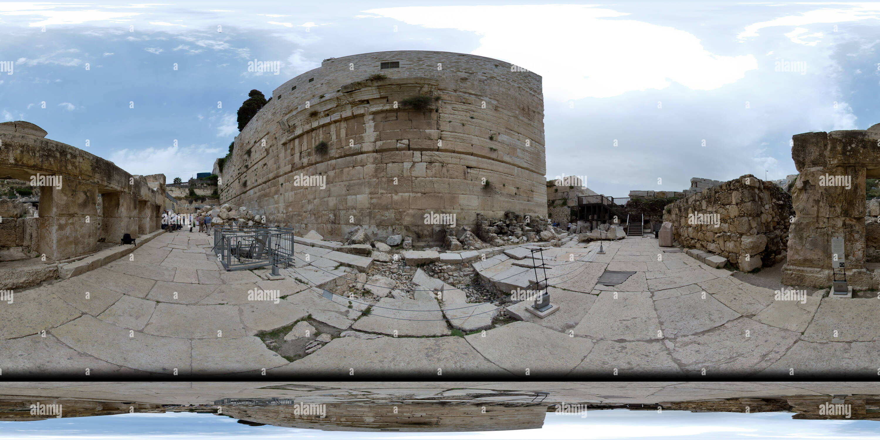 360 degree panoramic view of Robinsons Arch, Jerusalem, Noon, 2016-04, freehand